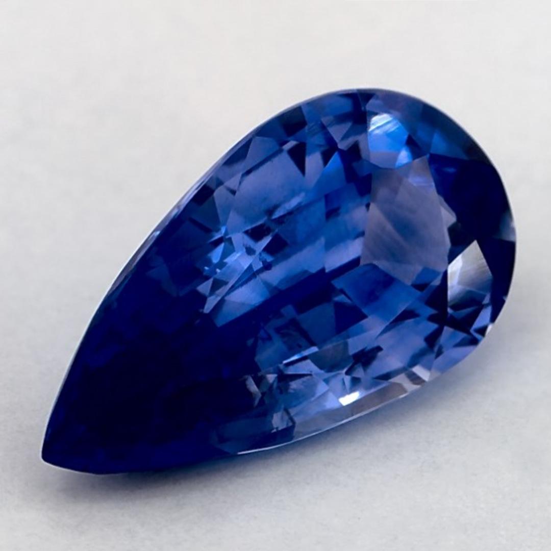 Ein sehr wertvoller September-Geburtsstein mit einer bezaubernden blauen Farbe. Man glaubt, dass sie dem Leben Glück und Reichtum bringen.

Entdecken Sie die lebendige Kollektion von Smaragden, Rubinen und Saphiren in unserem Geschäft, die als lose