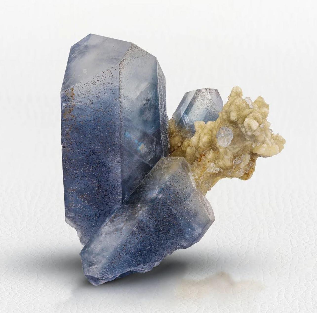 Informations sur le produit :

Type de spécimen : NEW FIND Célestite avec calcite

Poids : 286 grammes

Dimensions : H : 7,8 x L : 8,5 x P : 7,8 cm : H : 7,8 x L : 8,5 x P : 7,8 cm

Origine : Gisement de Dara I+I Laman Celestine, district de Qala e