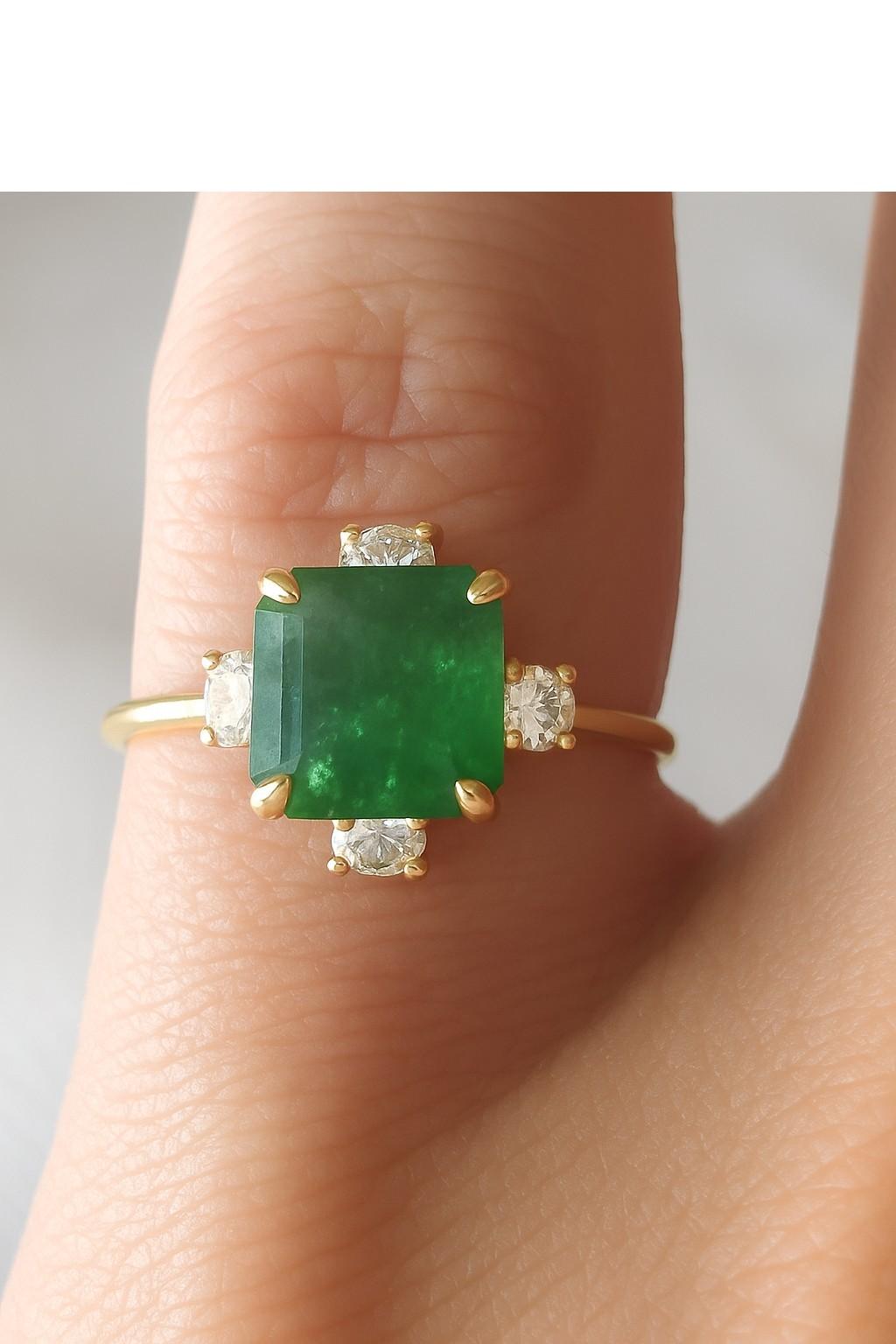 Anillo de cóctel de oro de 18 quilates inspirado en la naturaleza con esmeralda y diamantes de 2,86 quilates - Diseño floral hecho a mano

Inspirado en la tranquila poesía de la naturaleza, este anillo de cóctel de oro amarillo de 18 quilates hecho