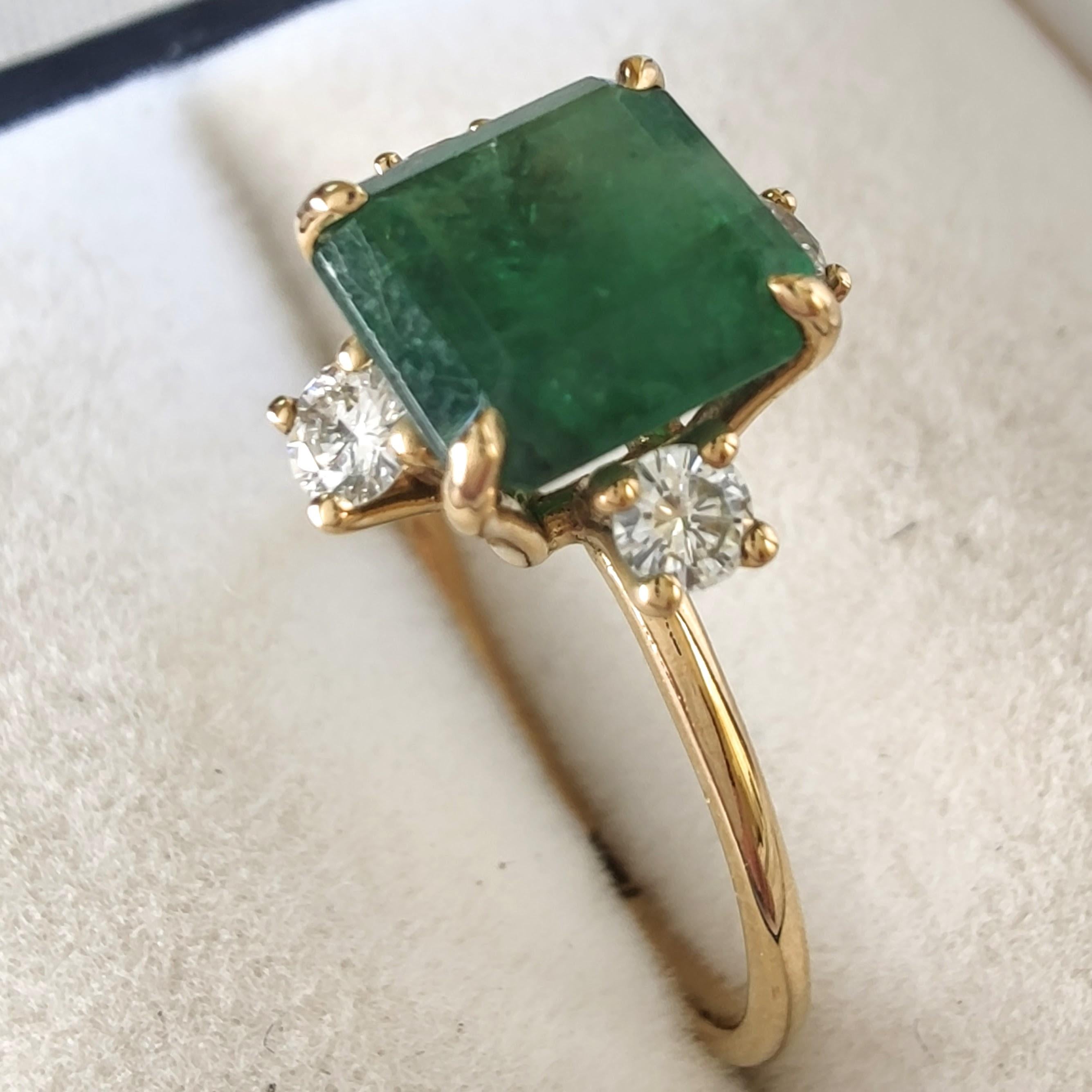 Anillo de cóctel de oro de 18 quilates inspirado en la naturaleza con esmeralda y diamantes de 2,86 quilates - Hecho a mano en Nuevo estado para la venta en Sant Josep de sa Talaia, IB