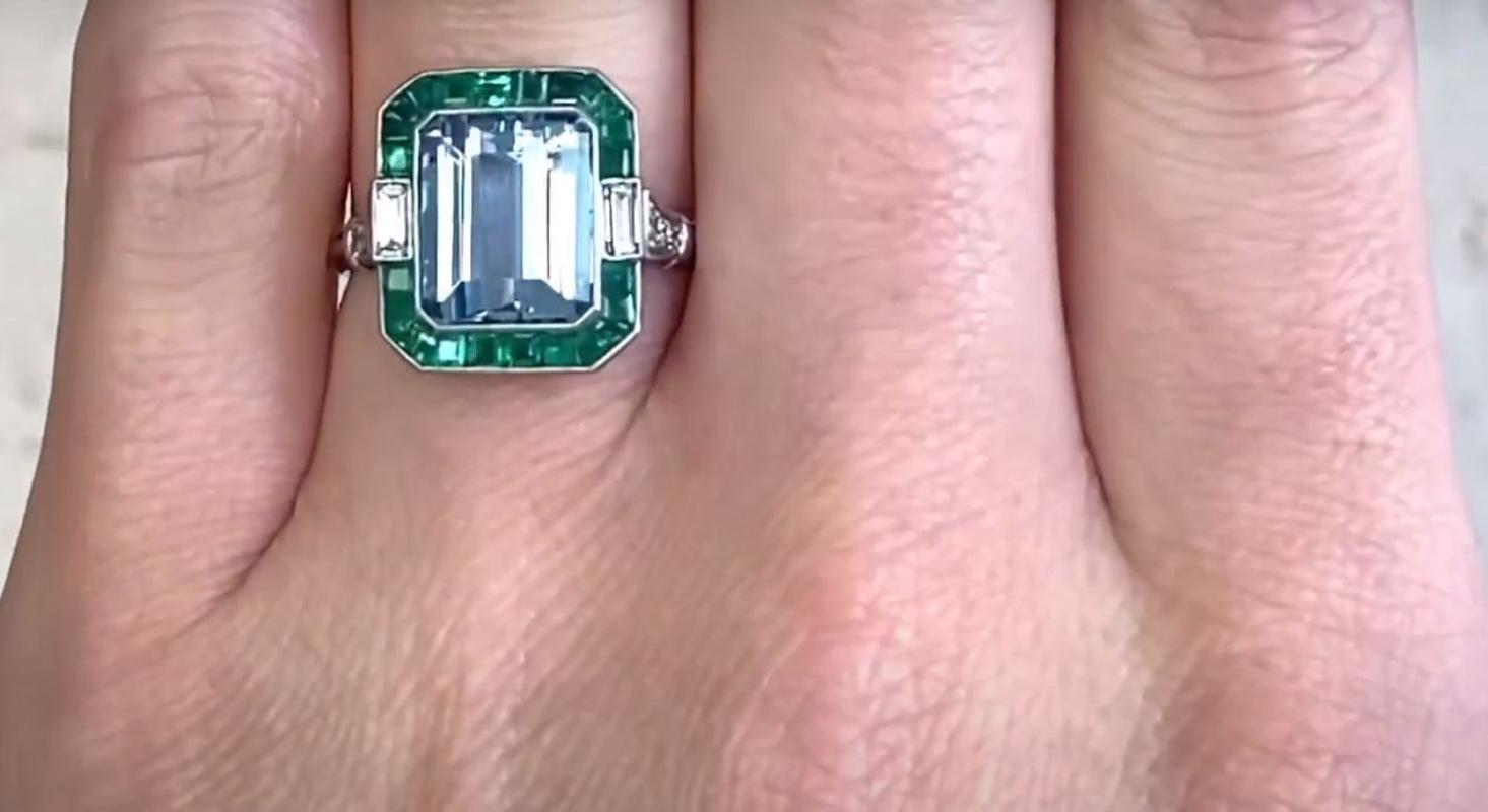 Bague cocktail aigue-marine naturelle 2,86 carats, halo d'émeraudes et de diamants Excellent état à New York, NY
