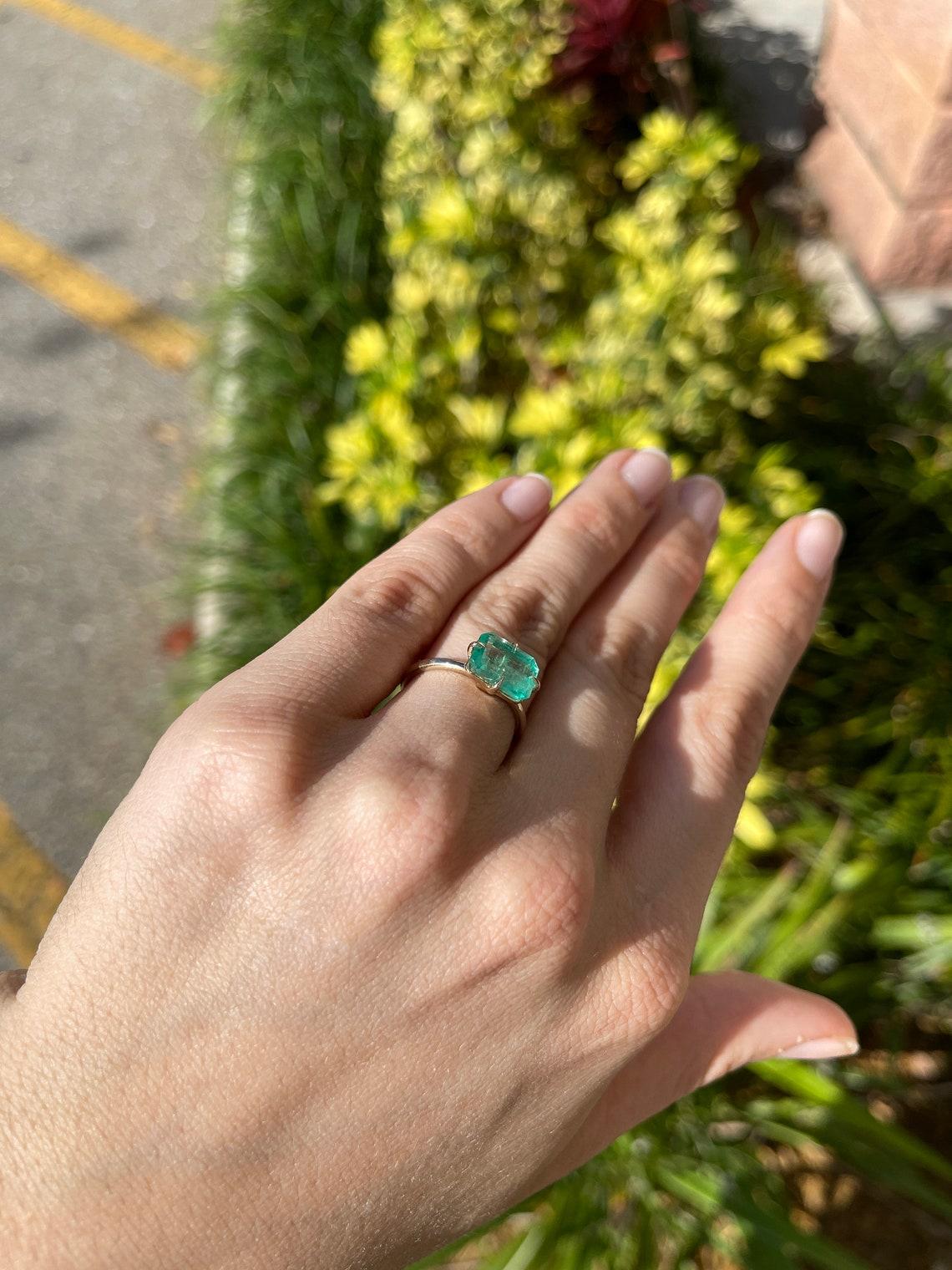 2.86 Karat 14K kolumbianischer Smaragd-Emerald-Schliff Solitär Verlobungsring im Angebot 1