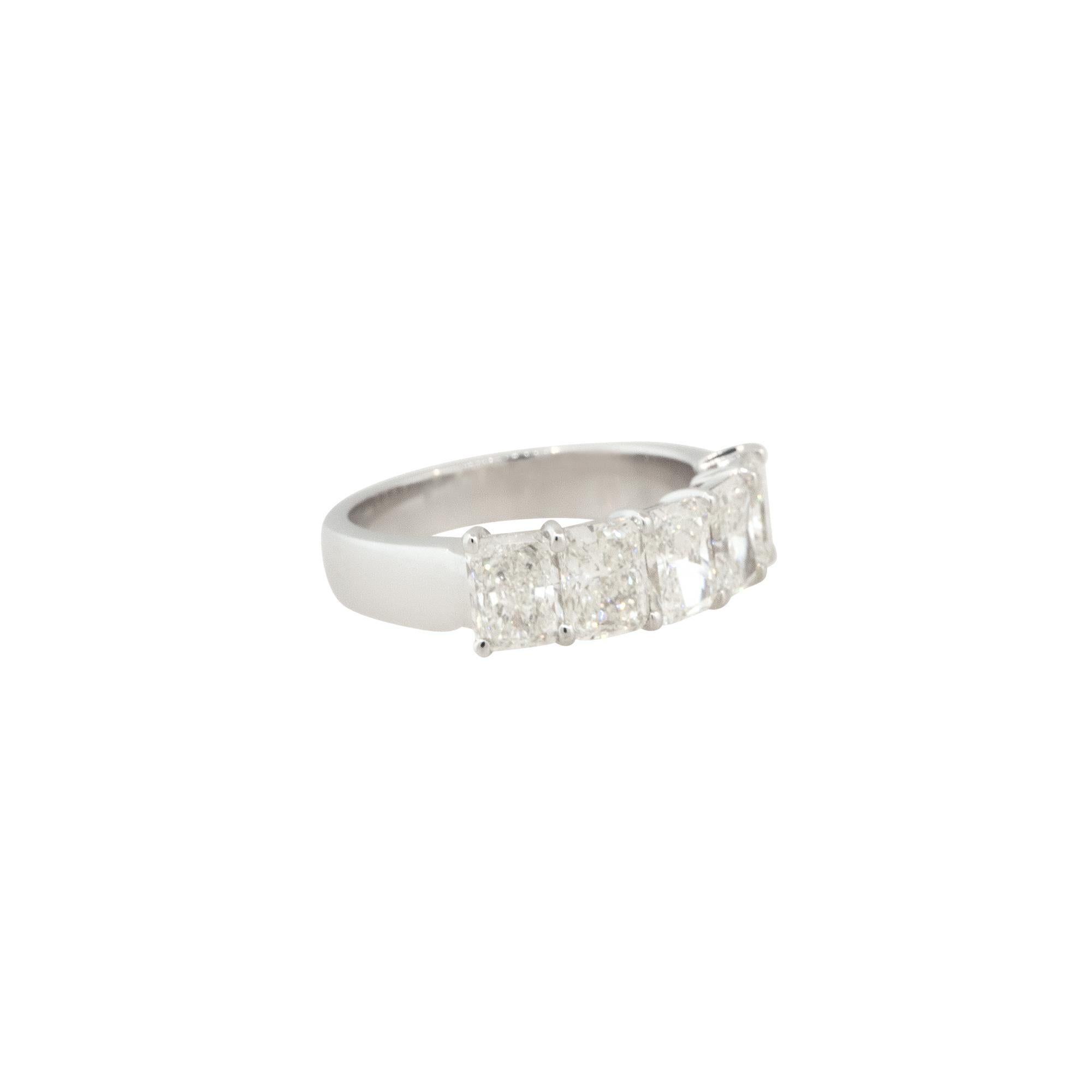 2.87 Carat 5 Stone Radiant Cut Diamond Wedding Band 18 Karat In Stock In Excellent Condition For Sale In Boca Raton, FL