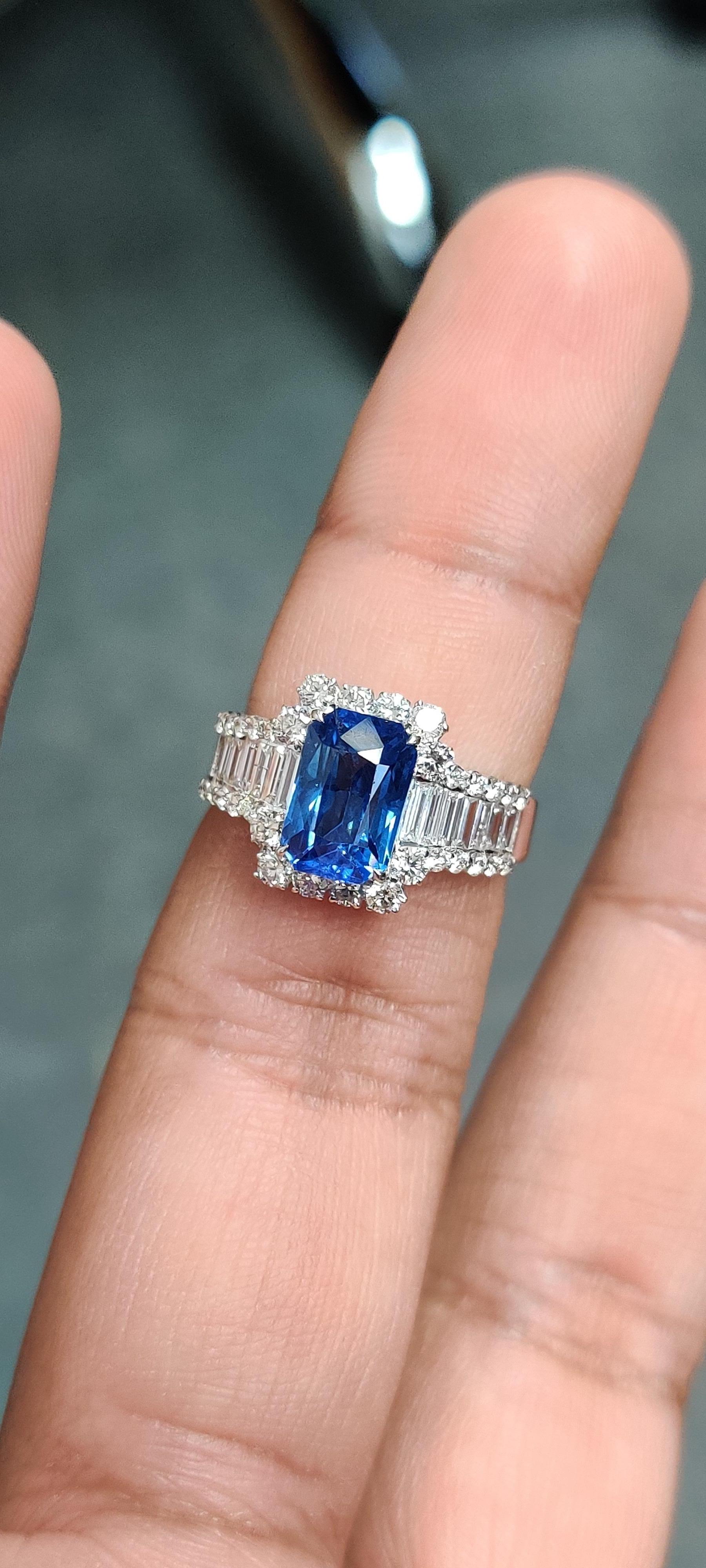 2.87 Carat Ceylon Blue Sapphire Diamond Cocktail Ring For Sale 1