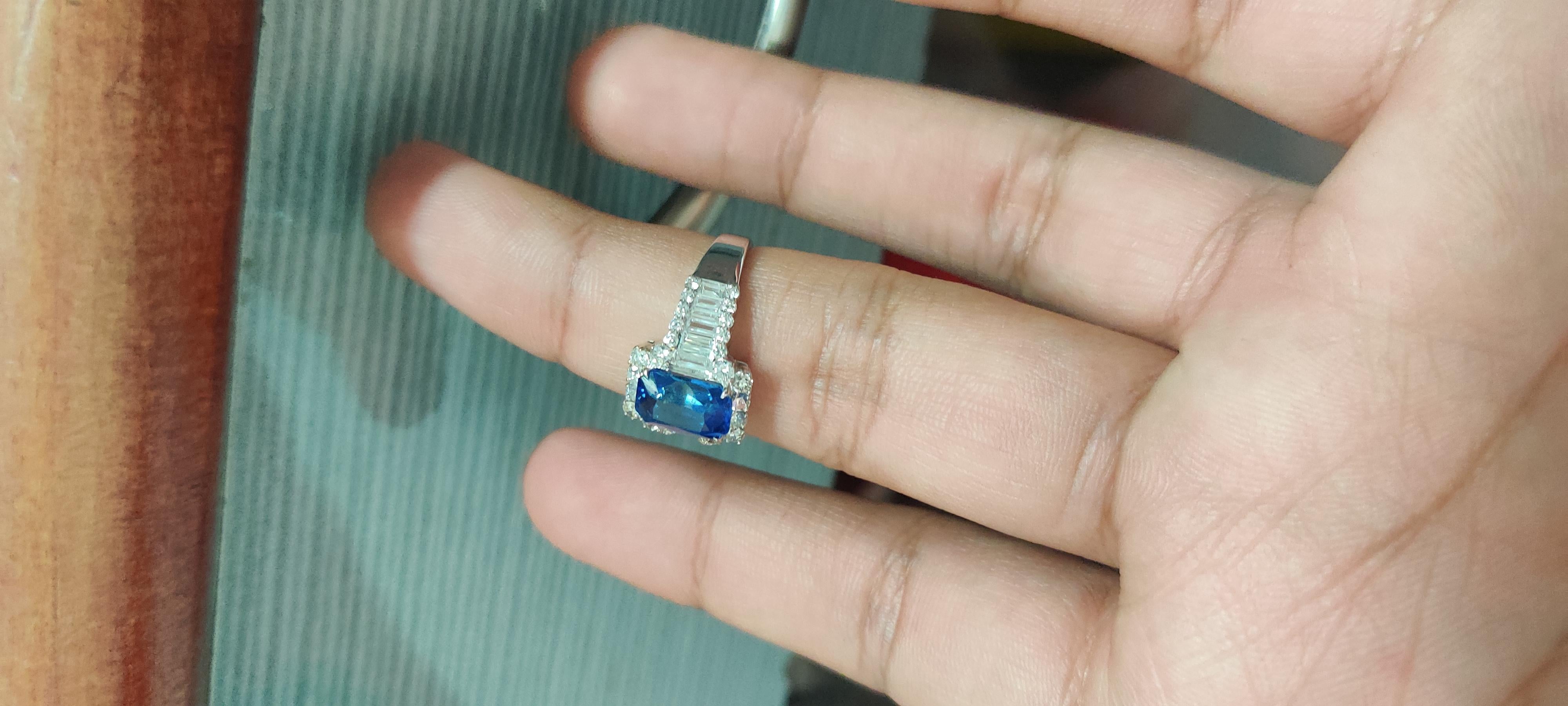 2.87 Carat Ceylon Blue Sapphire Diamond Cocktail Ring For Sale 2