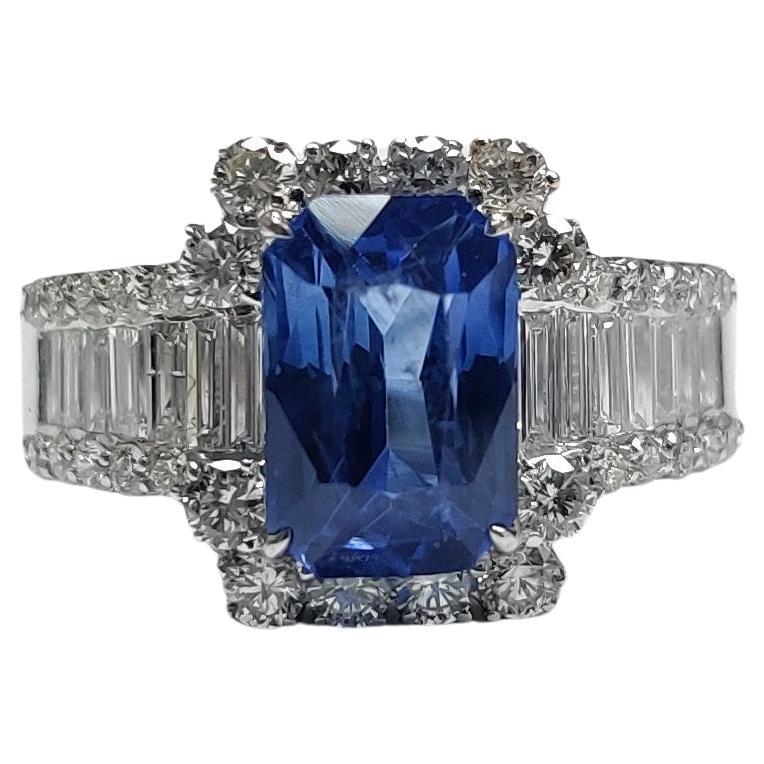Bague cocktail saphir bleu de Ceylan de 2,87 carats et diamant en vente