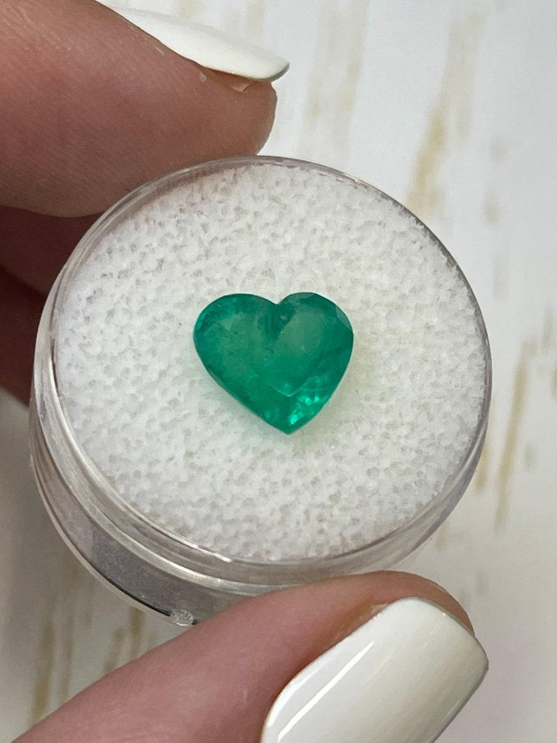 Taglio smeraldo Smeraldo colombiano taglio cuore da 2.87 carati  Gemma sfusa verde brillante 9x10 in vendita