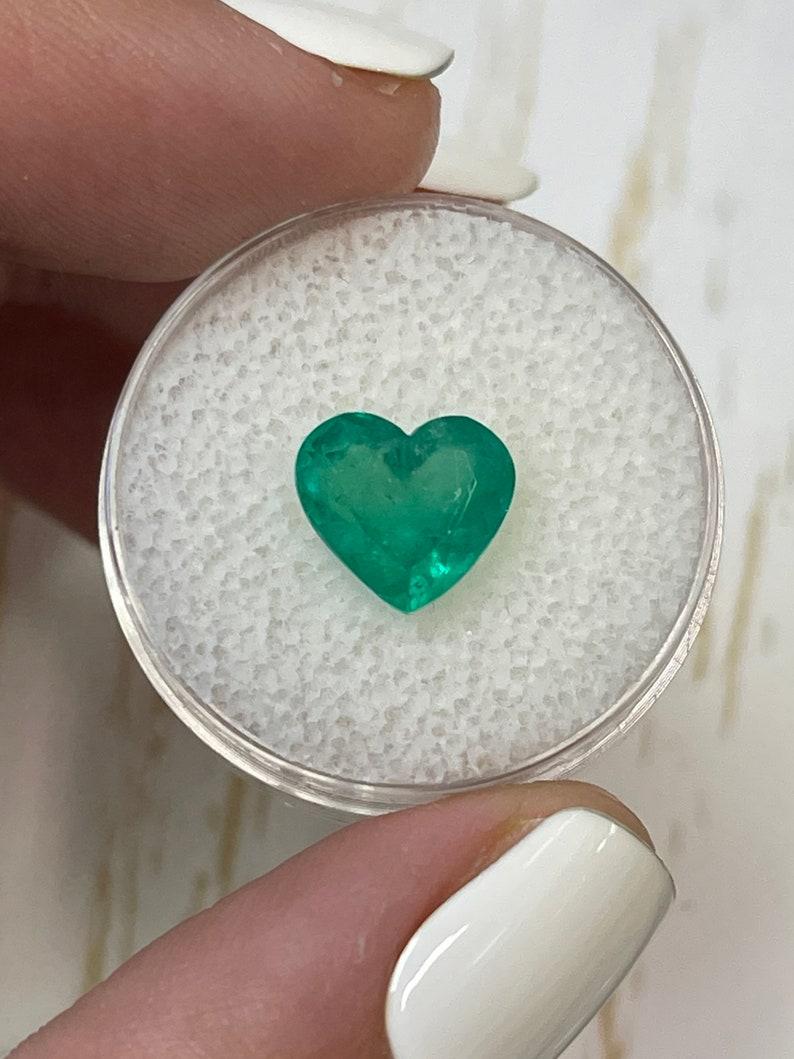 Smeraldo colombiano taglio cuore da 2.87 carati  Gemma sfusa verde brillante 9x10 In condizioni Nuovo in vendita a Jupiter, FL