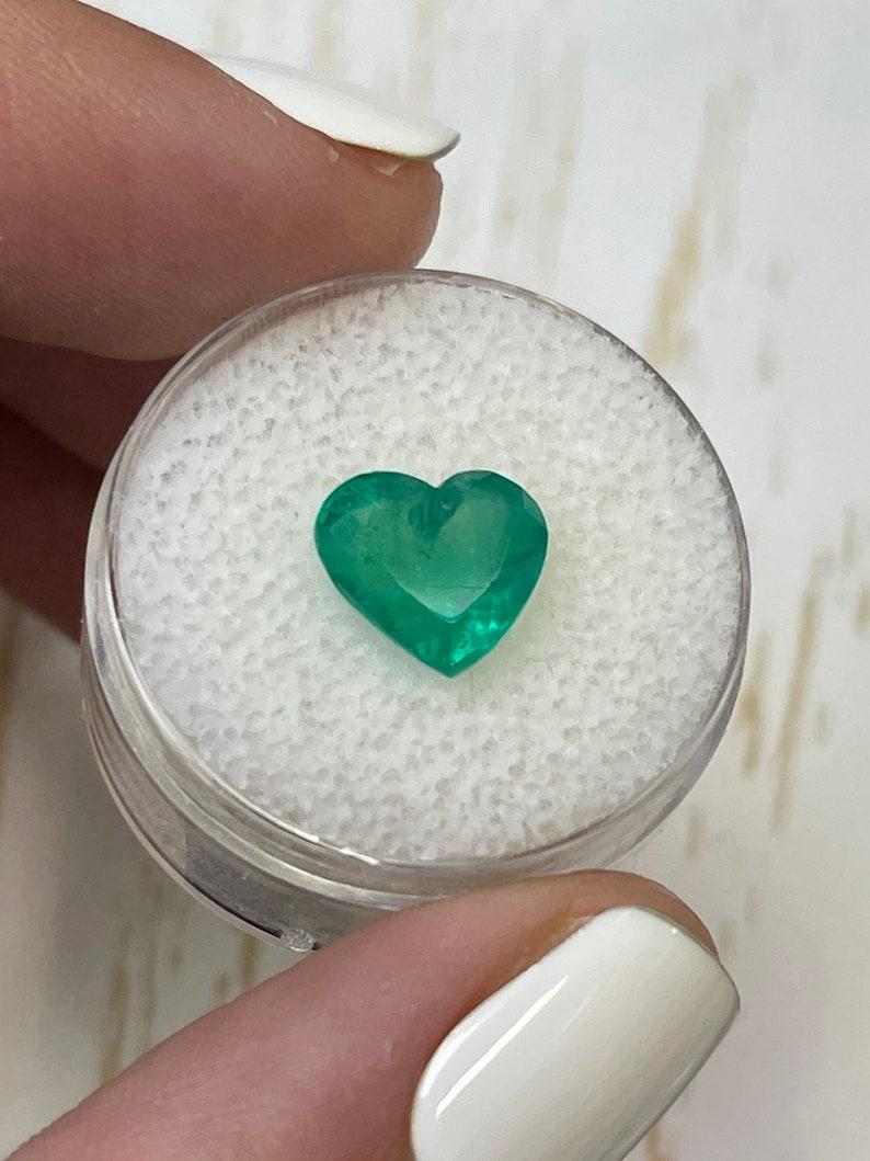 Donna Smeraldo colombiano taglio cuore da 2.87 carati  Gemma sfusa verde brillante 9x10 in vendita