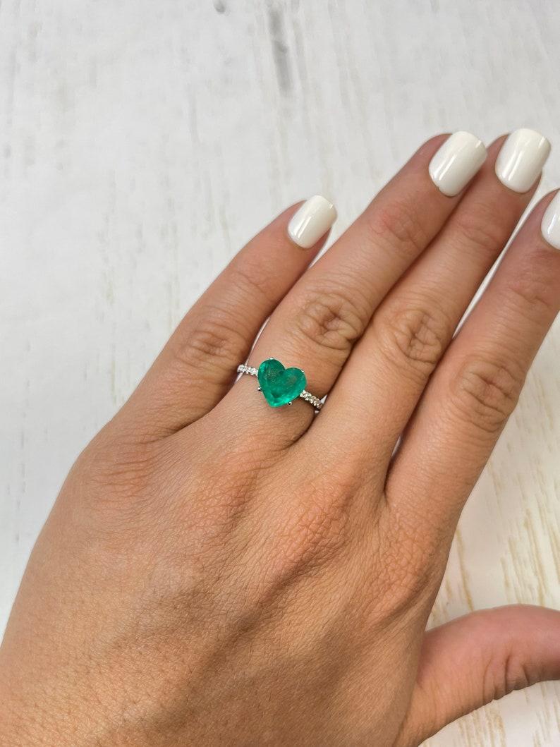 Smeraldo colombiano taglio cuore da 2.87 carati  Gemma sfusa verde brillante 9x10 in vendita 2