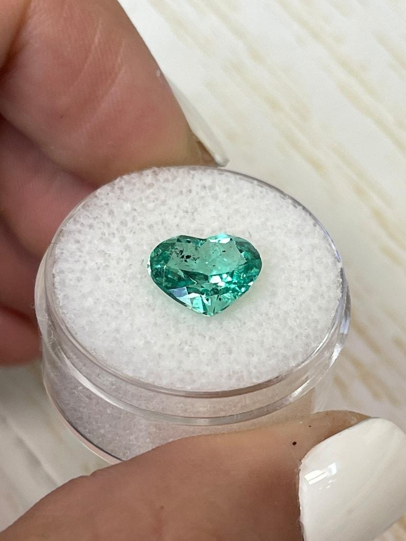 De las mujeres Esmeralda colombiana talla corazón de 2.87 quilates  Piedra Preciosa Lustrosa Verde Claro 9x11 en venta