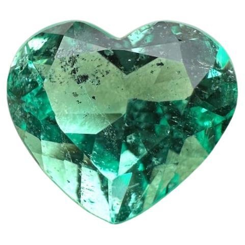Esmeralda colombiana talla corazón de 2.87 quilates  Piedra Preciosa Lustrosa Verde Claro 9x11 en venta