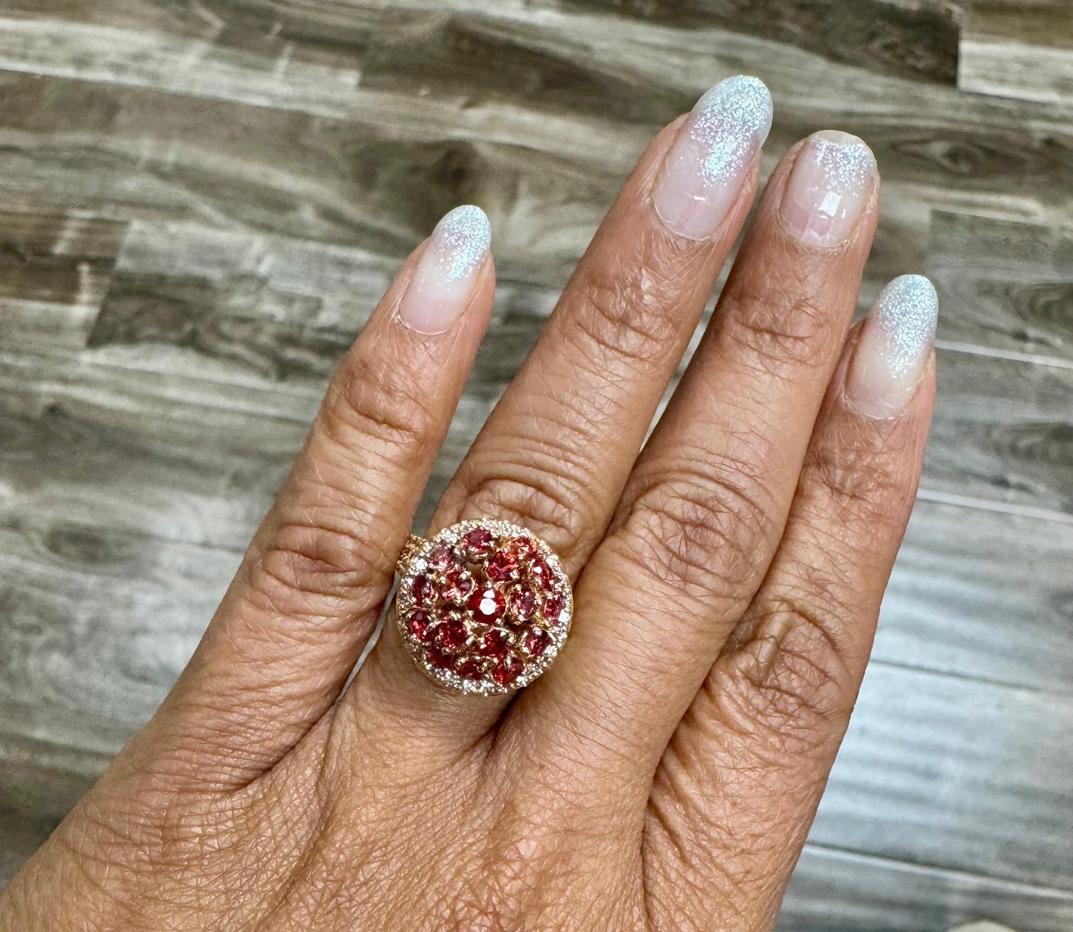 Donna Anello da cocktail in oro rosa con zaffiro rosso naturale e diamante naturale da 2,87 carati in vendita