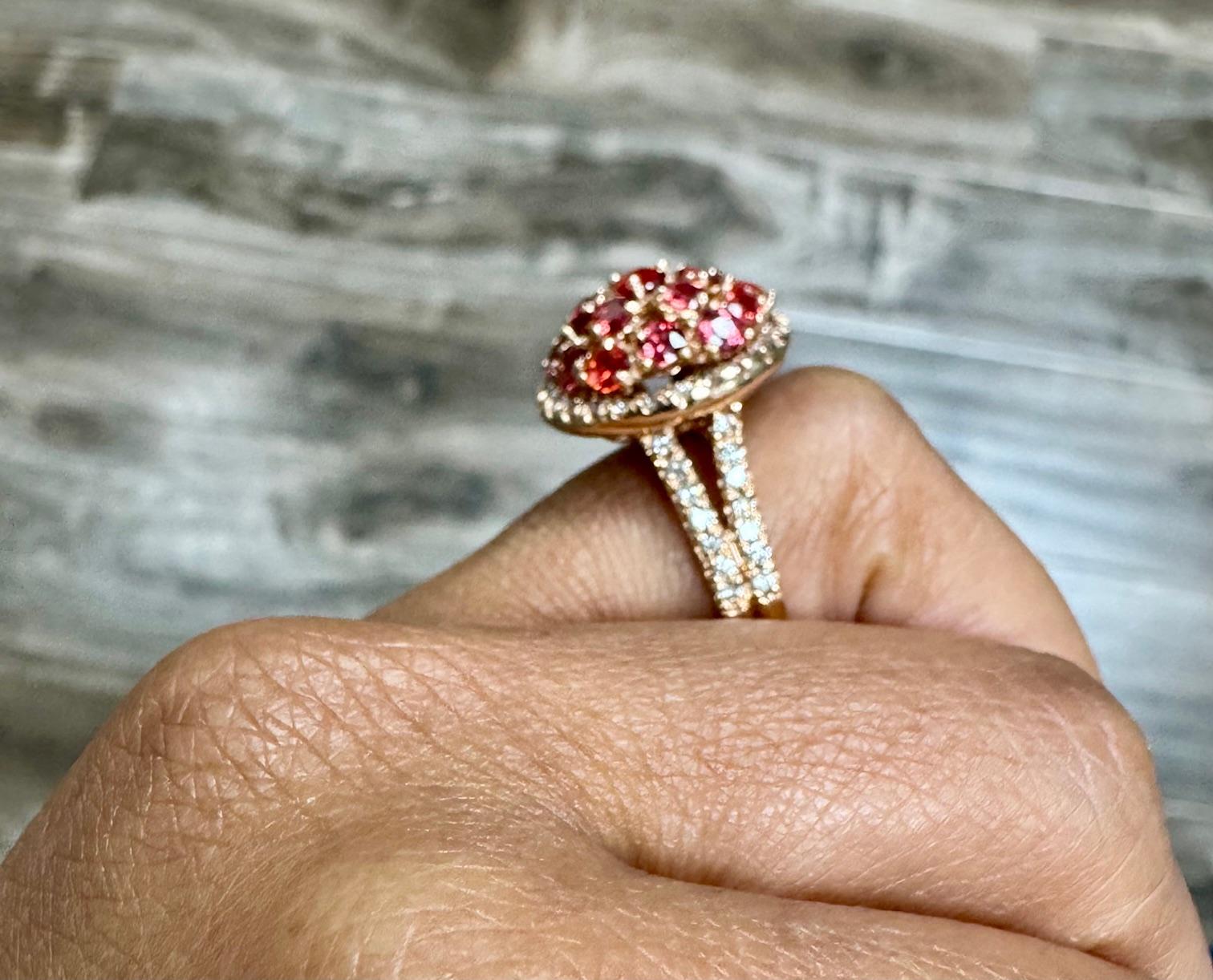 Anello da cocktail in oro rosa con zaffiro rosso naturale e diamante naturale da 2,87 carati in vendita 1