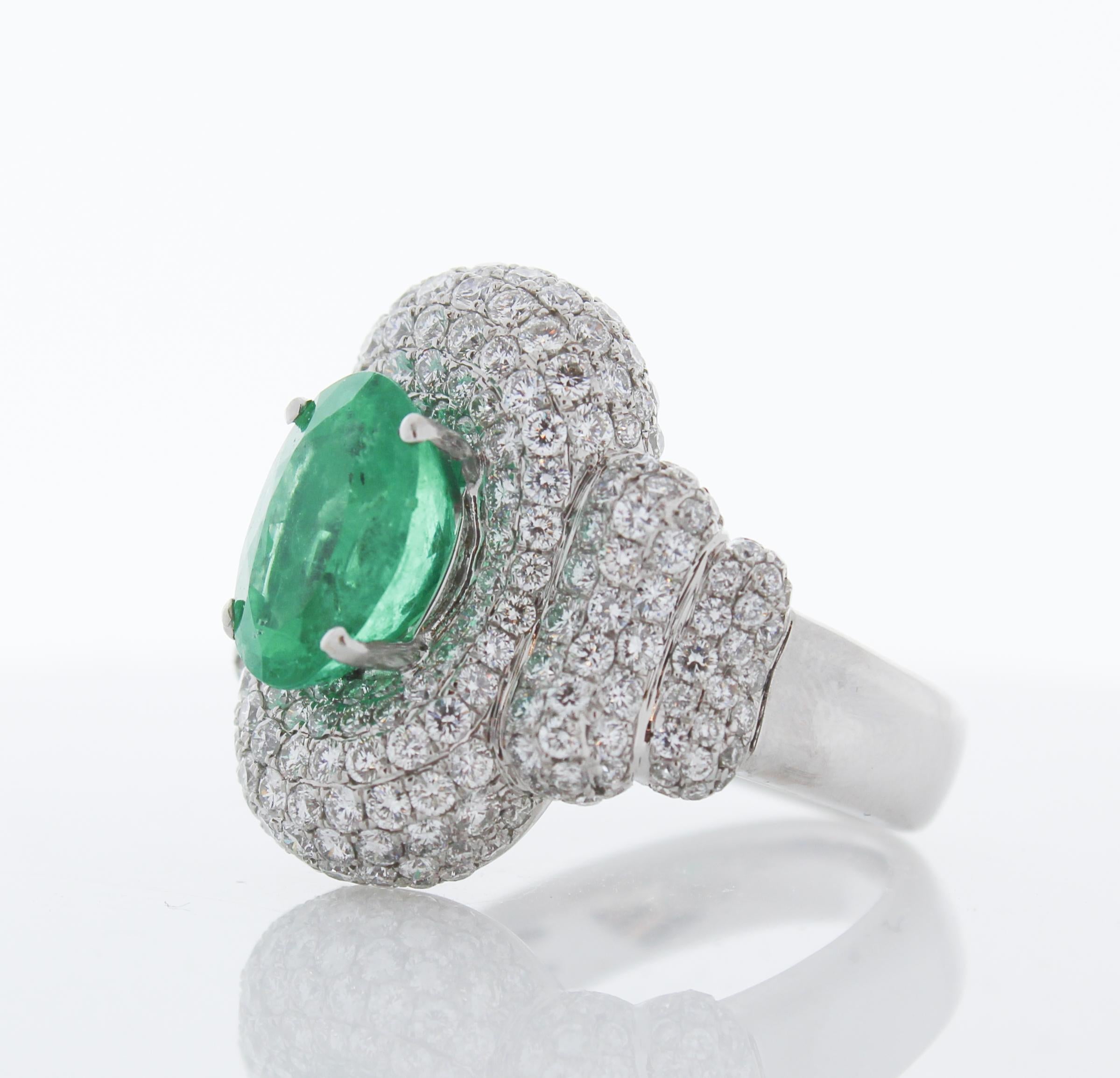 Contemporary 2.87 Carat Oval Emerald & Diamond Cocktail Ring in 18K White Gold For Sale