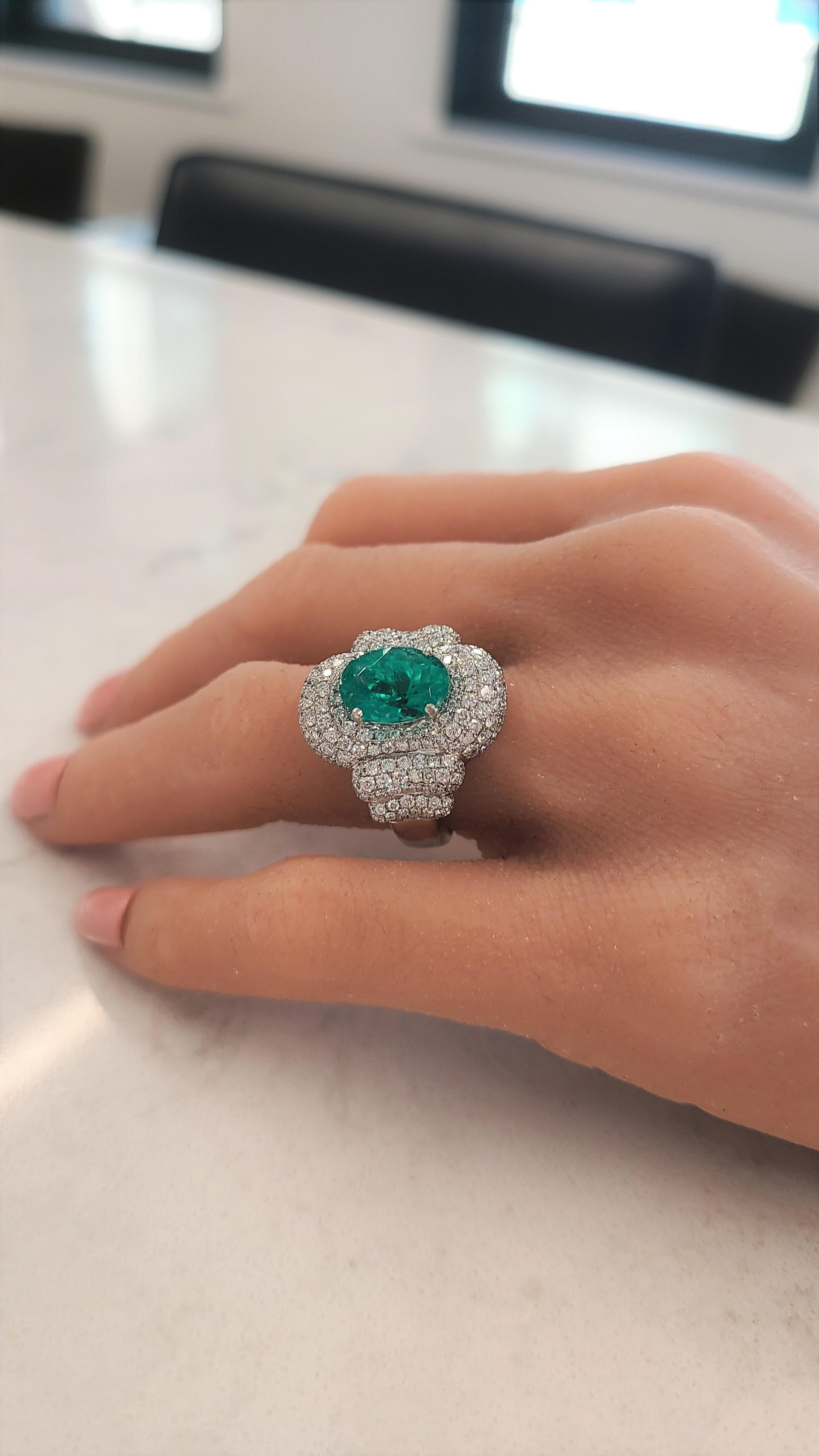 2.87 Carat Oval Emerald & Diamond Cocktail Ring in 18K White Gold In New Condition For Sale In Chicago, IL