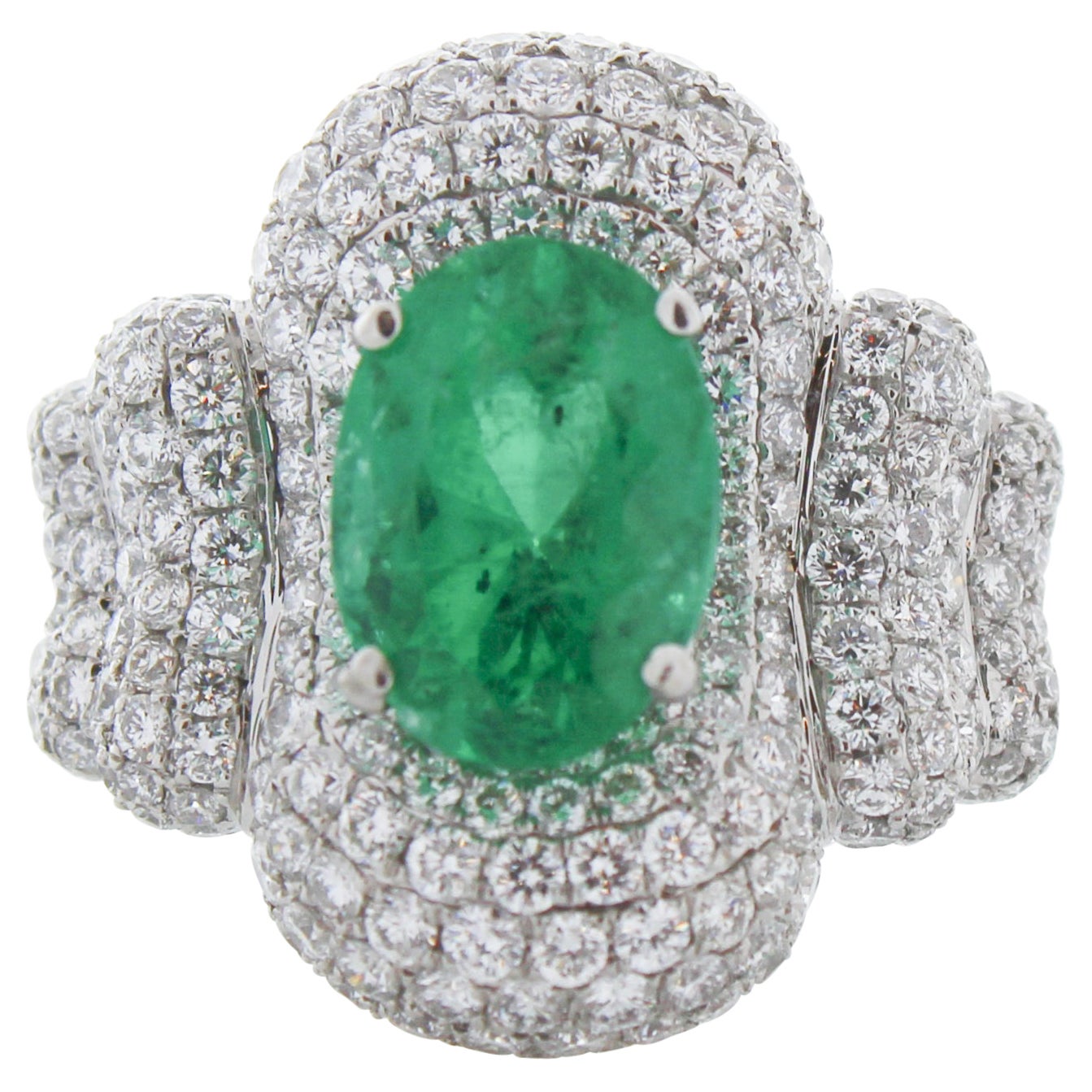 2,87 Karat Ovaler Smaragd & Diamant Cocktail-Ring aus 18 Karat Weißgold