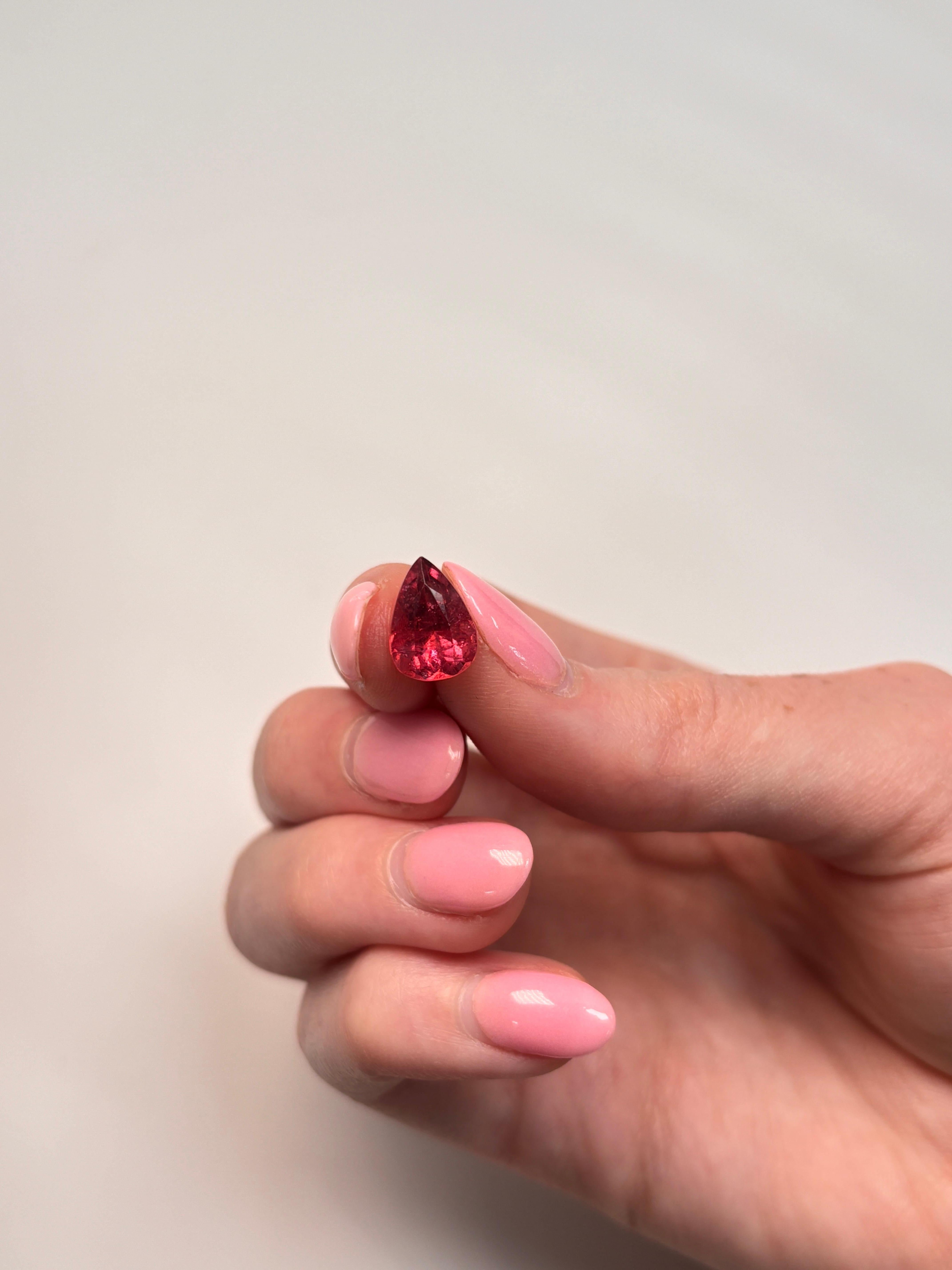 Taille poire 2.87 Carat Pear-Cut Natural Vivid Rosy Pink Tourmaline Loose Gemstone (pierre précieuse en forme de poire) en vente