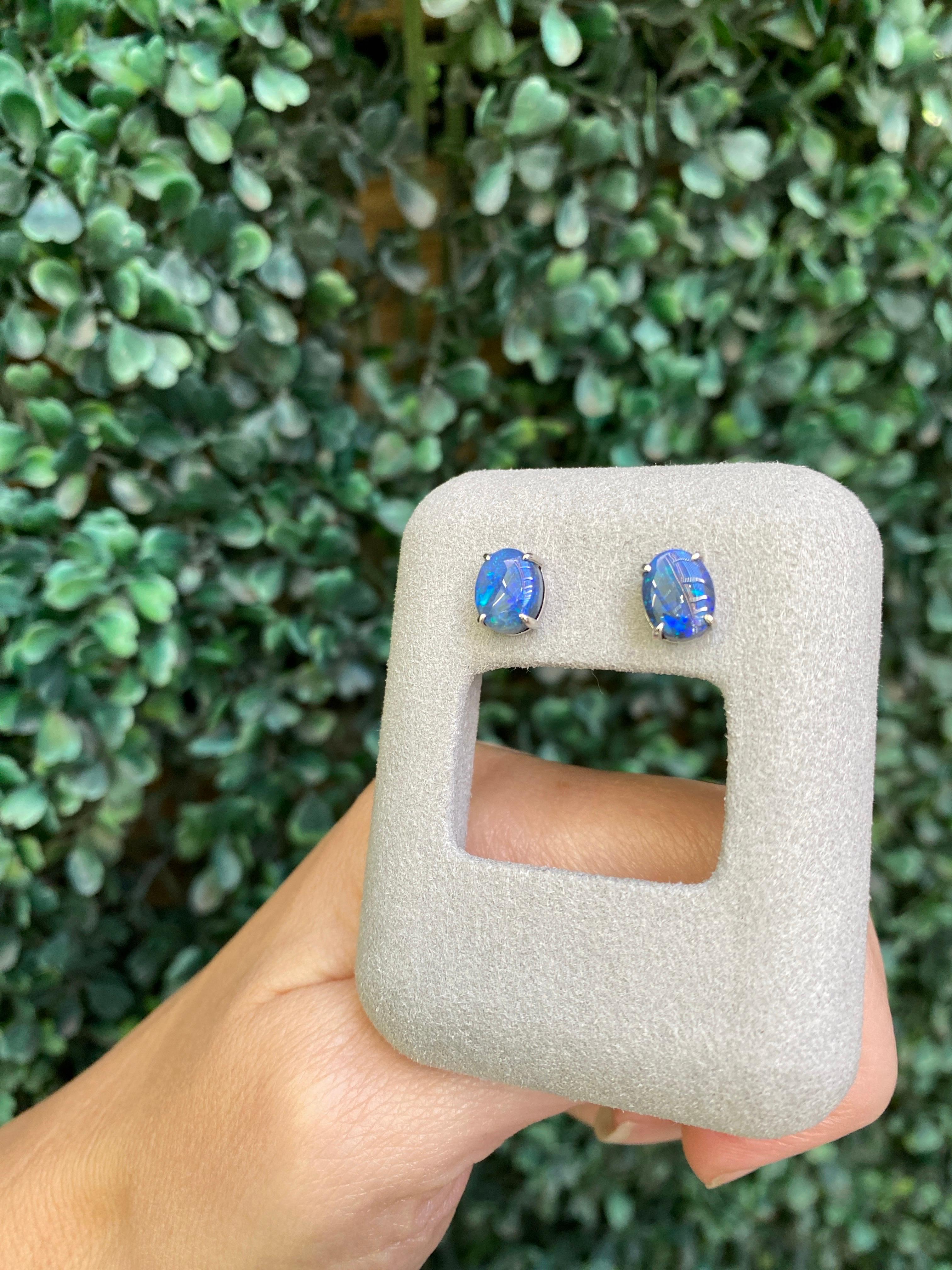Clous d'oreilles Lightning Ridge en opale de forme ovale d'un poids total de 2,87 carats Neuf - En vente à Houston, TX