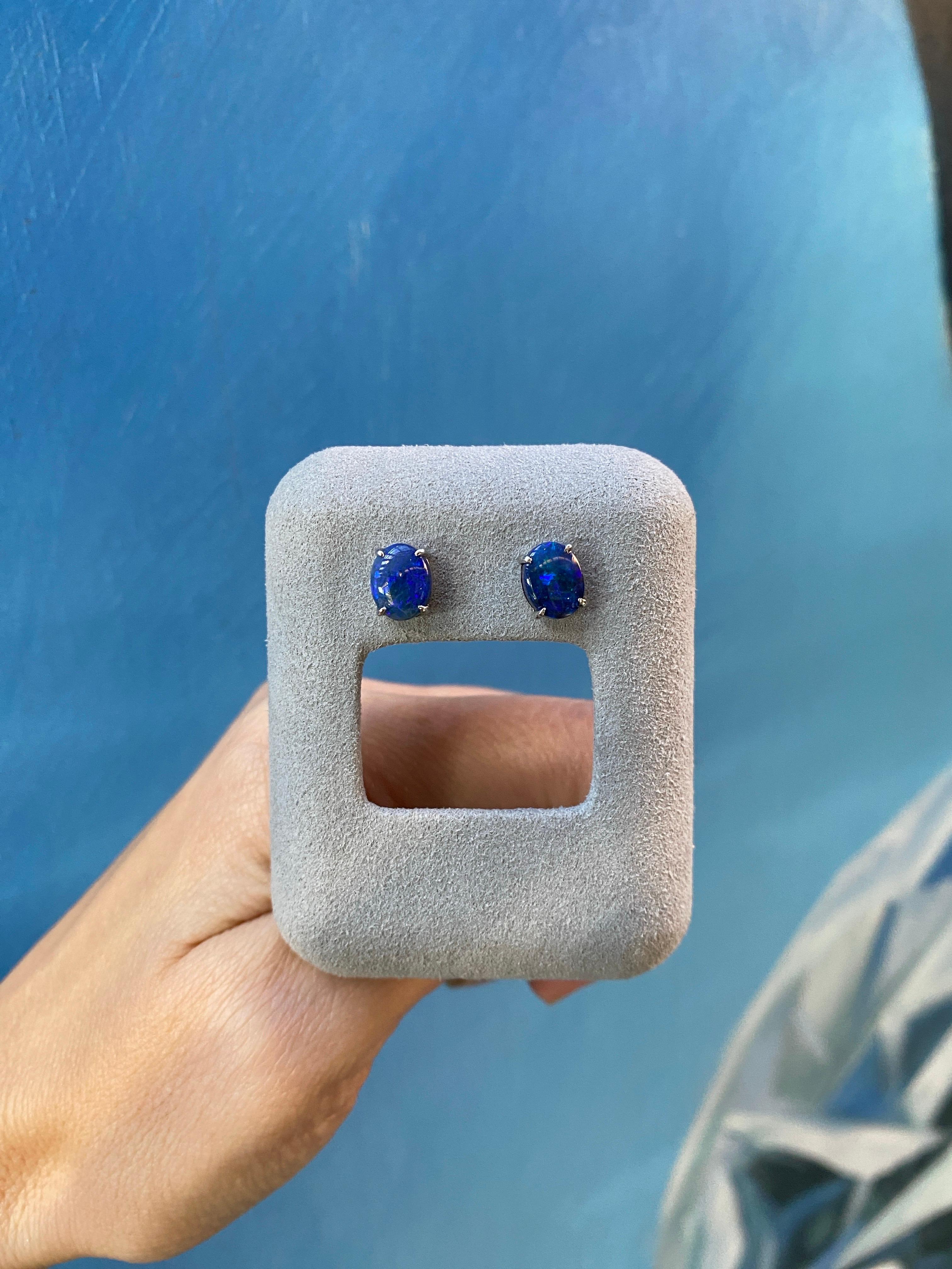 Clous d'oreilles Lightning Ridge en opale de forme ovale d'un poids total de 2,87 carats en vente 4