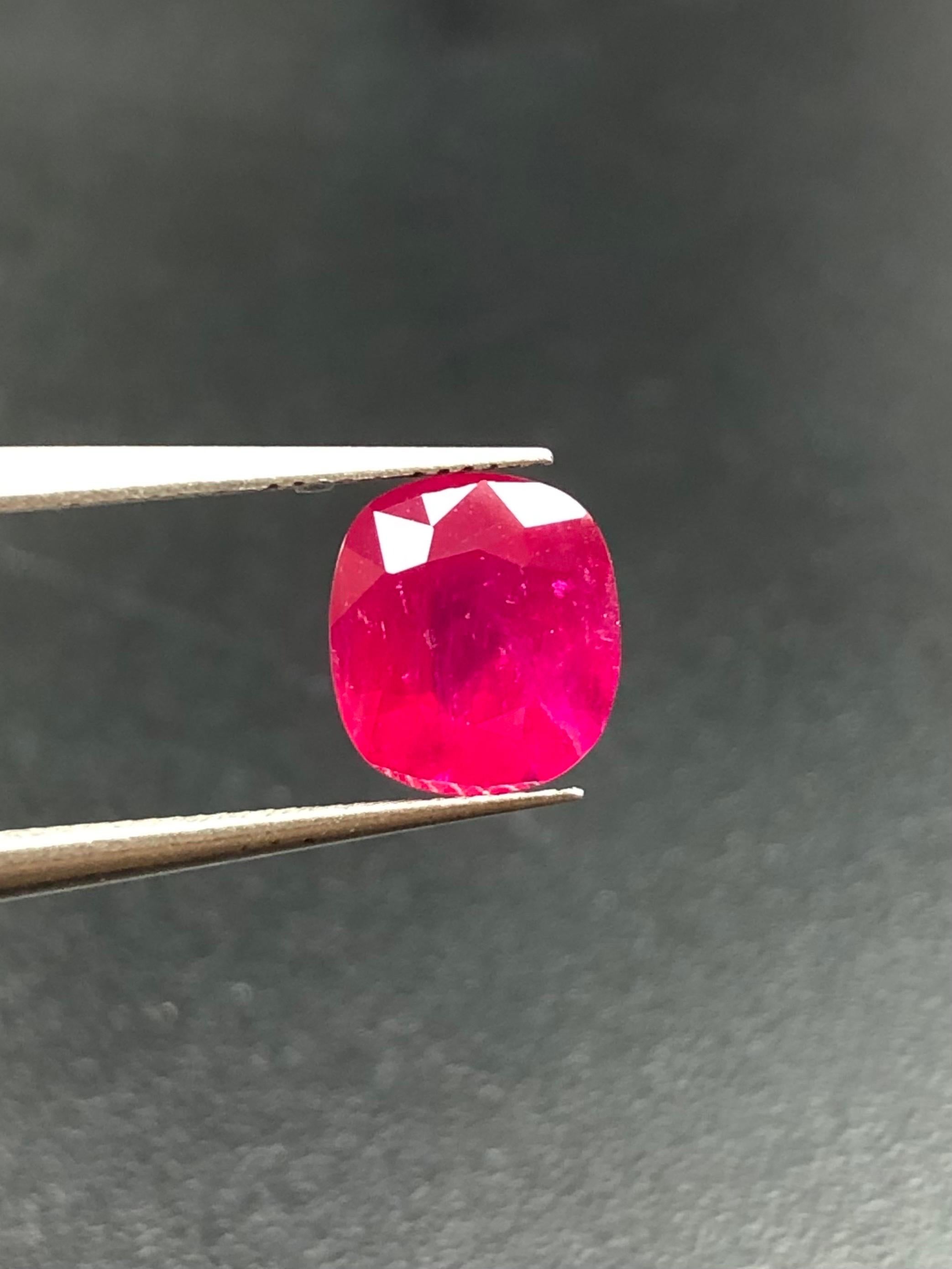 RMA113
2.87 Ct  AIGS Certified Natural Ruby Unheated Pigeon blood color eye clean quality Tajikistan Gemstone (pierre précieuse du Tadjikistan)

DESCRIPTION DE LA GEMME
Espèce :  Corumdum naturel
Variété : Rubis naturel non chauffé
Poids :  2.87ct