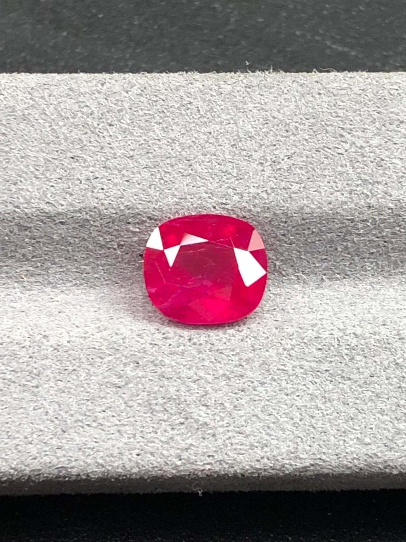 2.87 Ct  AIGS Certified Natural Ruby Unheated Pigeon blood color eye clean Neuf - En vente à bangkok, TH