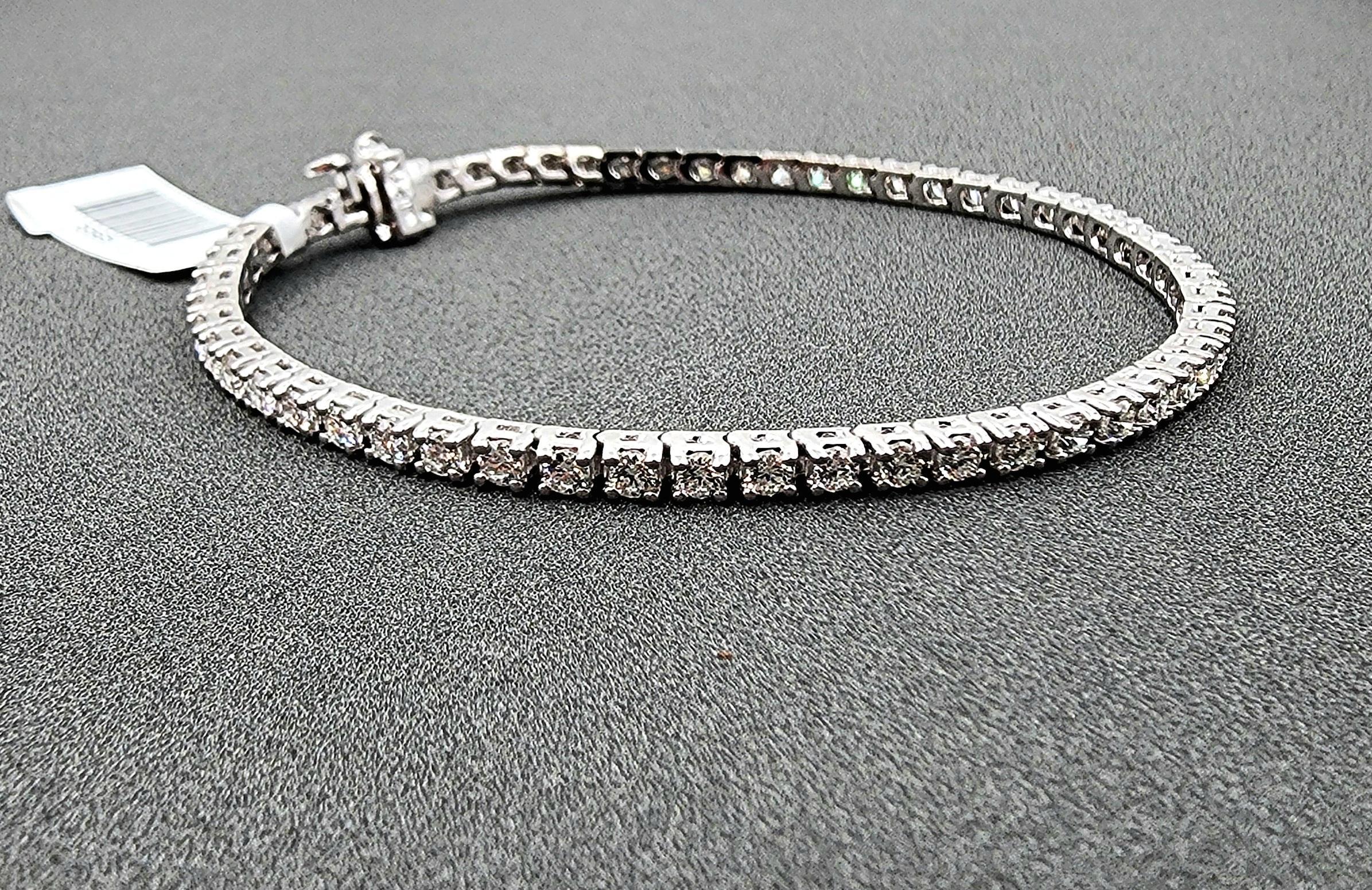 Pulsera de tenis con diamantes de 2.87 ct Corte redondo en venta