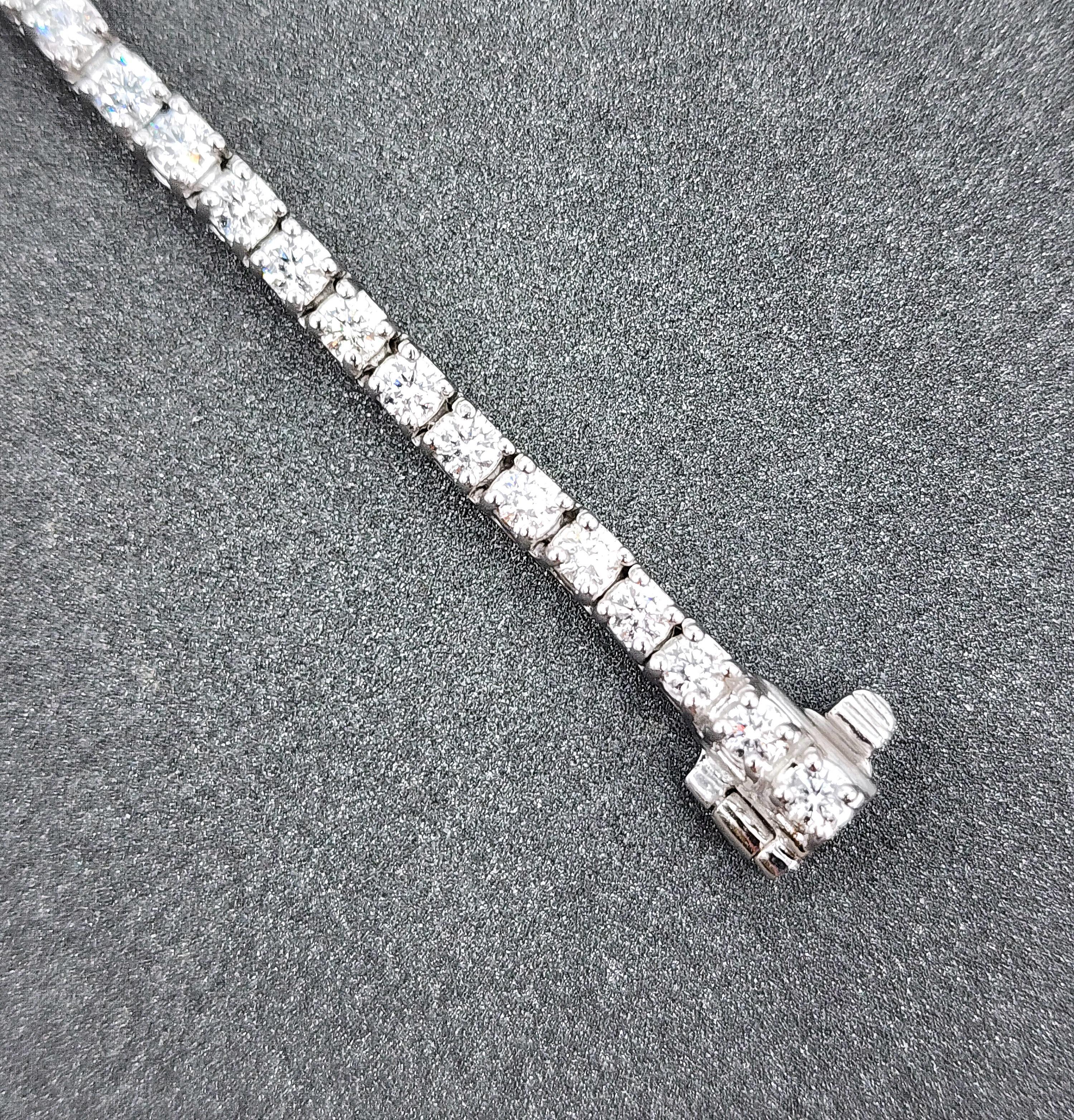 Femenino o masculino Pulsera de tenis con diamantes de 2.87 ct en venta