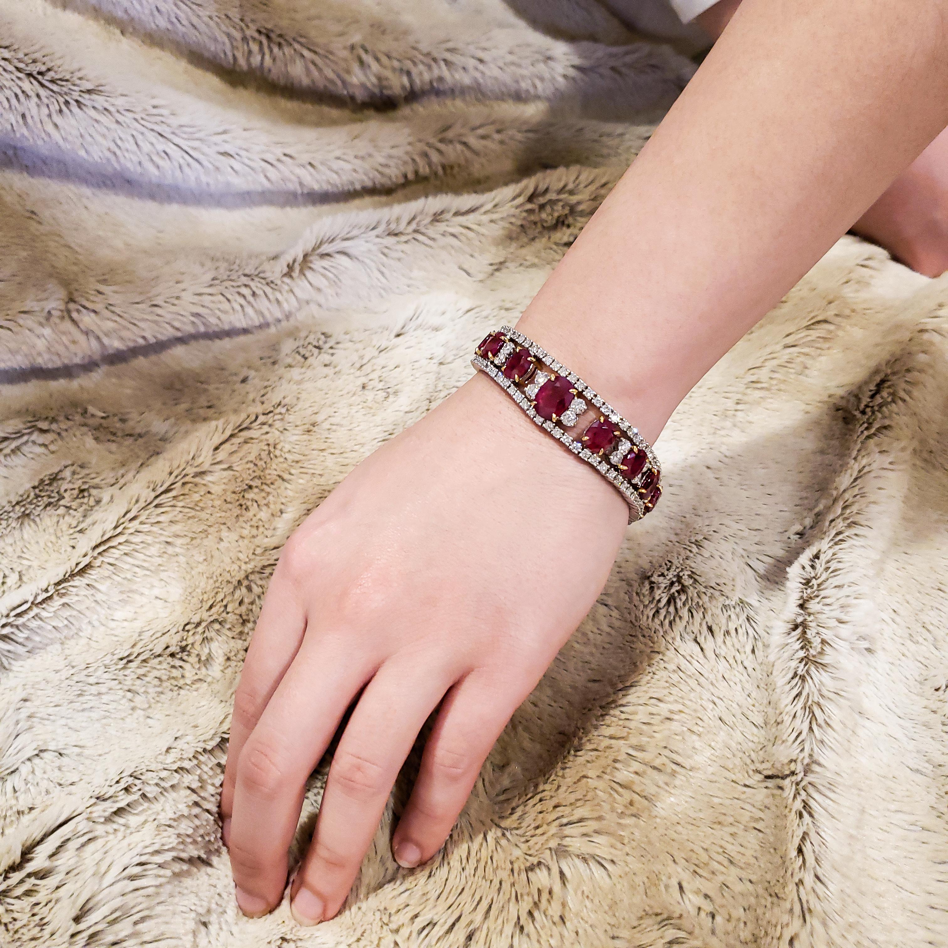 Armband mit 28.70 Karat burmesischem Rubin und Diamanten im Zustand „Neu“ im Angebot in New York, NY