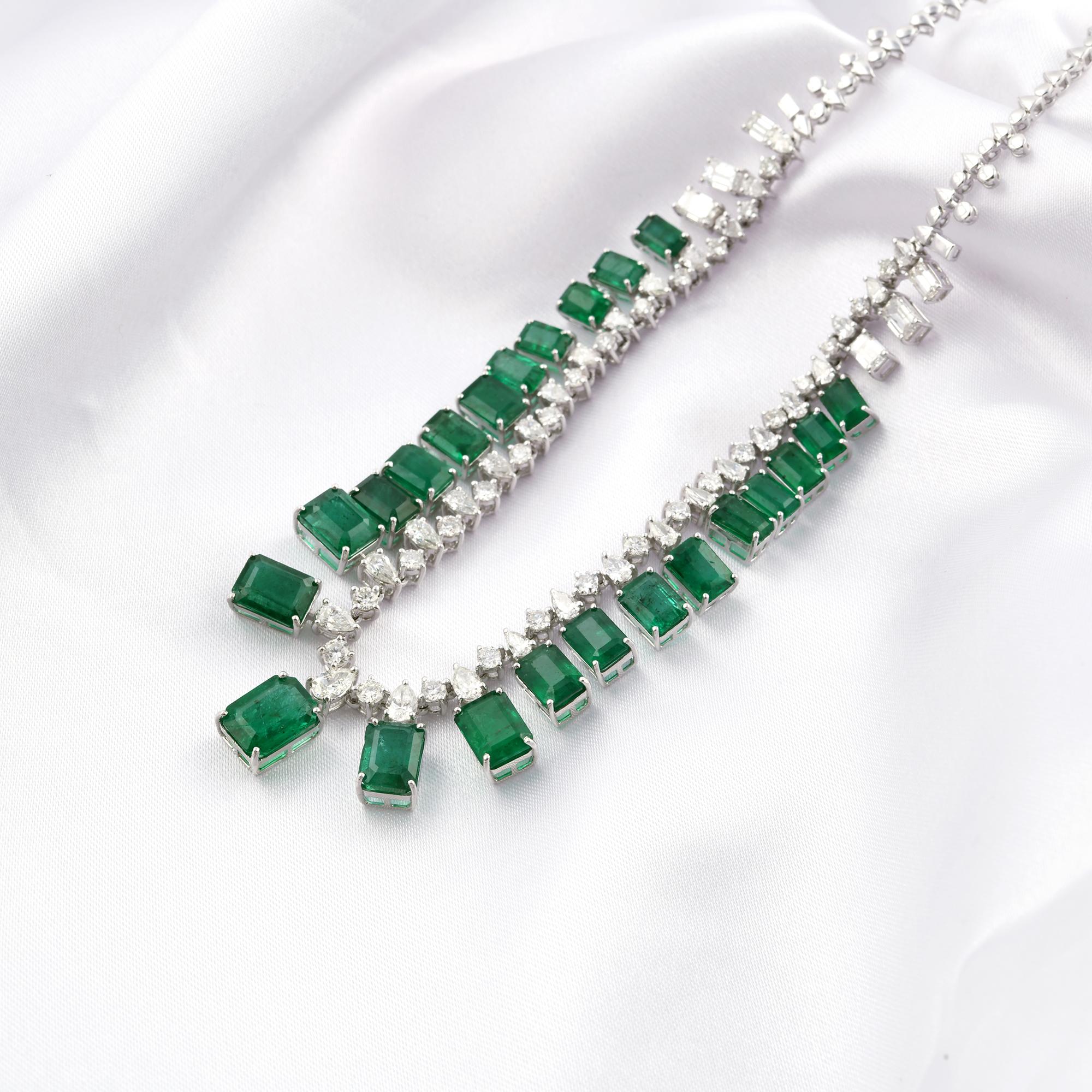 28,71 TCW Smeraldo dello Zambia SI/H Collana girocollo di diamanti in oro bianco 14 carati In condizioni Nuovo in vendita a Diera, Dubai