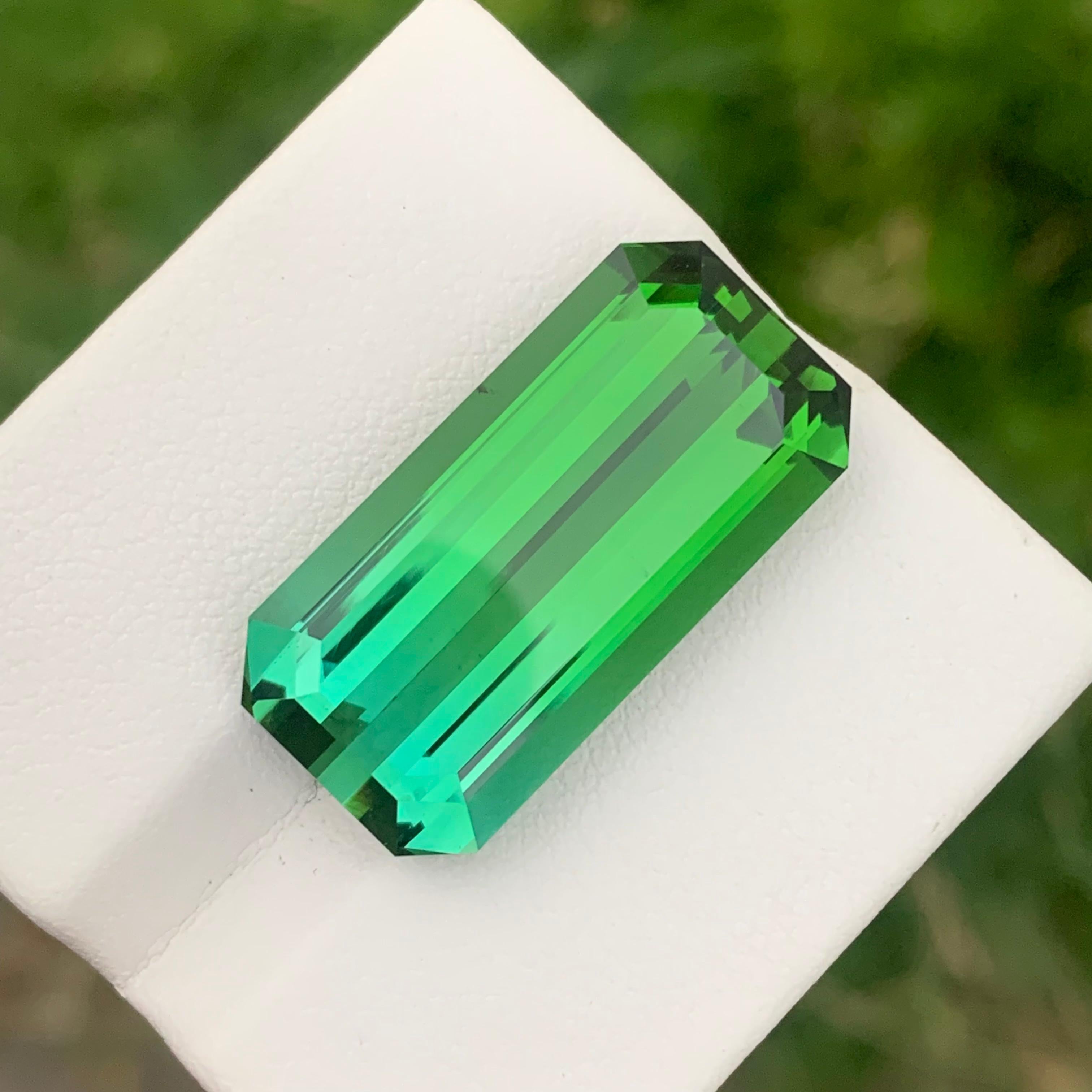 Arts and Crafts 28.75 Cts Natural Loose Blue Green Bicolor Tourmaline For Necklace Jewellery  For Sale