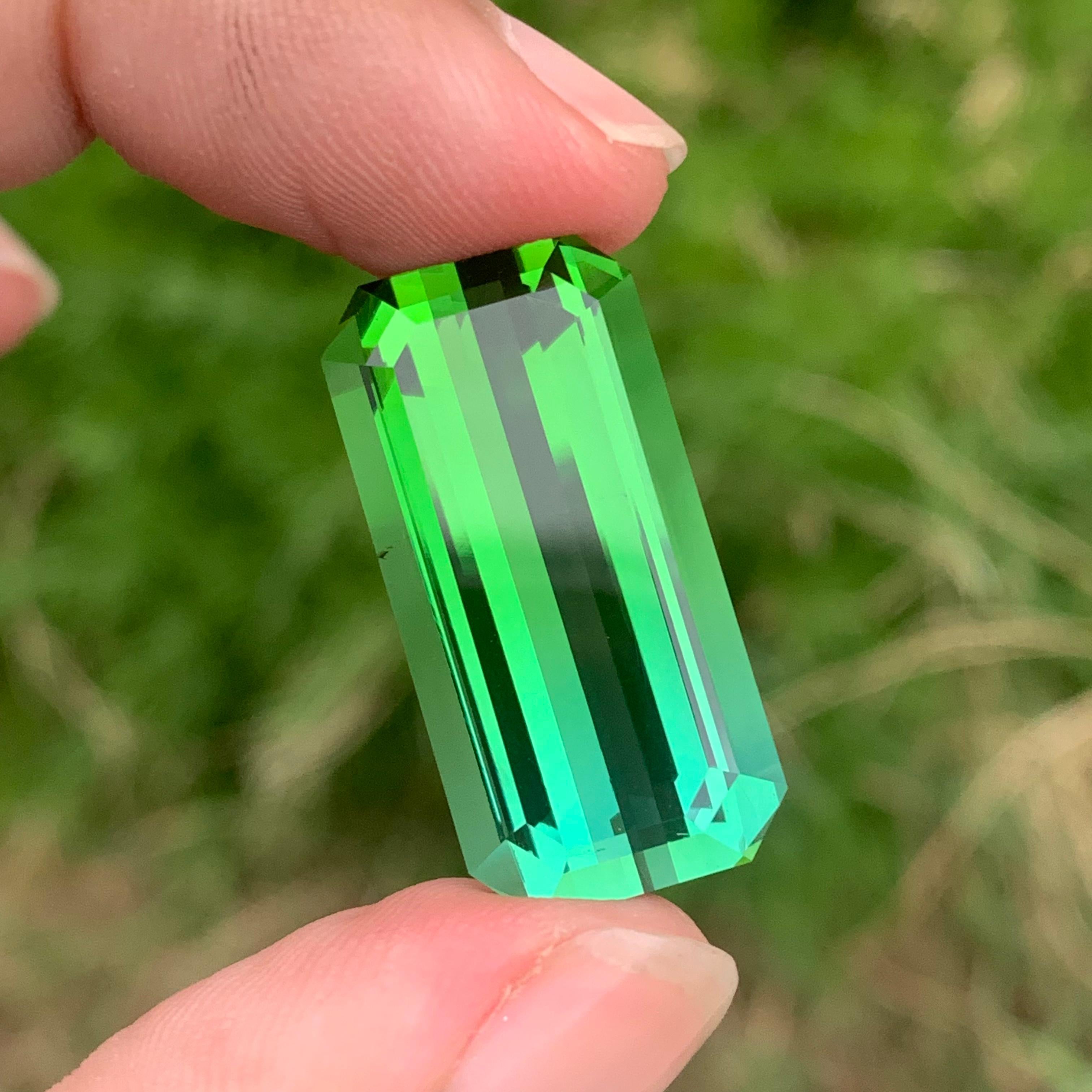 Emerald Cut 28.75 Cts Natural Loose Blue Green Bicolor Tourmaline For Necklace Jewellery  For Sale
