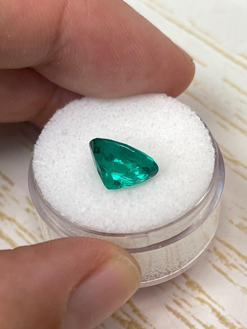 2.88 Carat GIA Certified 11x8 AAA+ MUZO Green Oval Colombian Emerald Gemstone In New Condition For Sale In Jupiter, FL