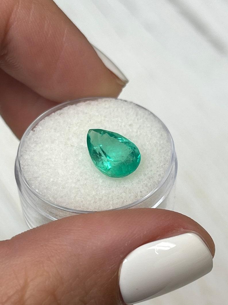 Donna Smeraldo colombiano verde azzurro da 2,88 carati - pietra di maggio a goccia con taglio a pera in vendita
