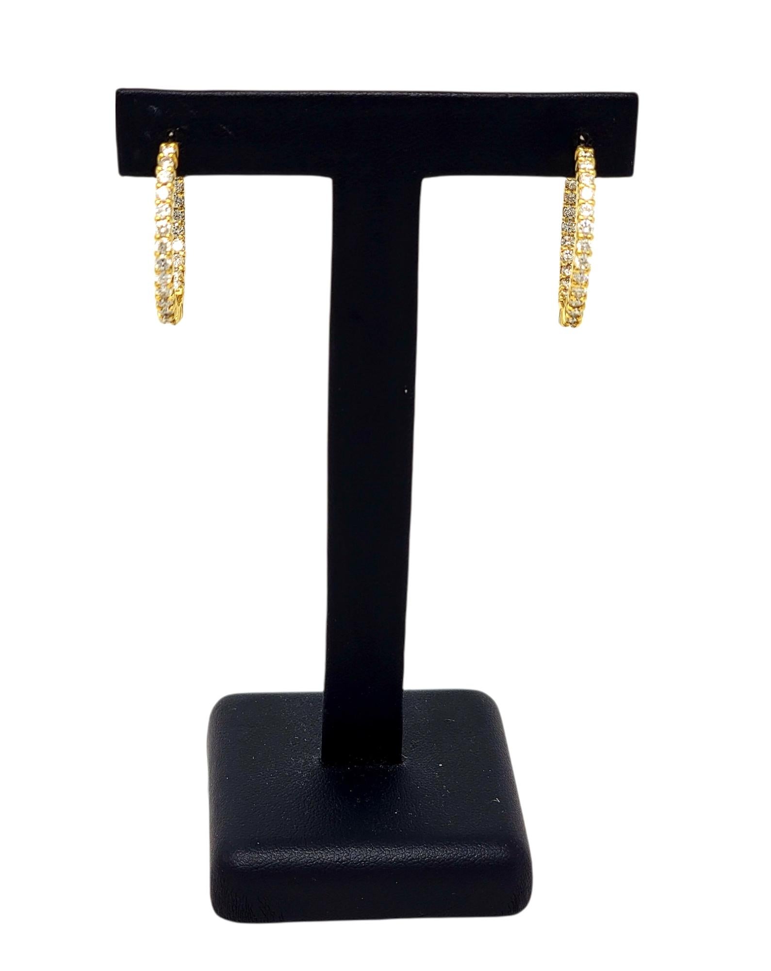 Boucles d'oreilles en or 18 carats avec diamant brillant rond de 2,88 carats et anneau articulé intérieur-extérieur en vente 4