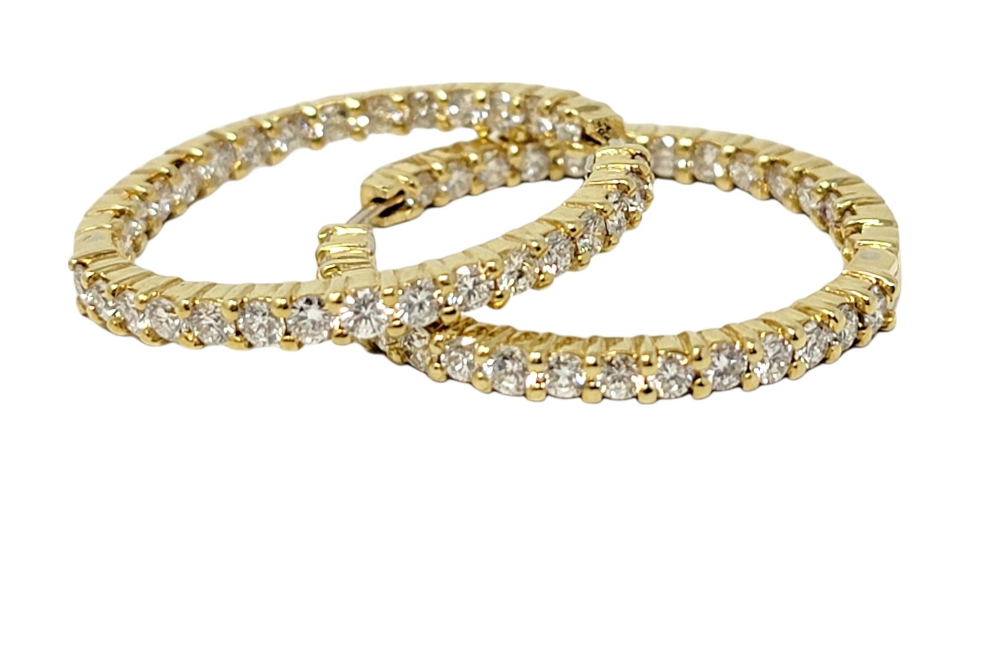 Taille ronde Boucles d'oreilles en or 18 carats avec diamant brillant rond de 2,88 carats et anneau articulé intérieur-extérieur en vente