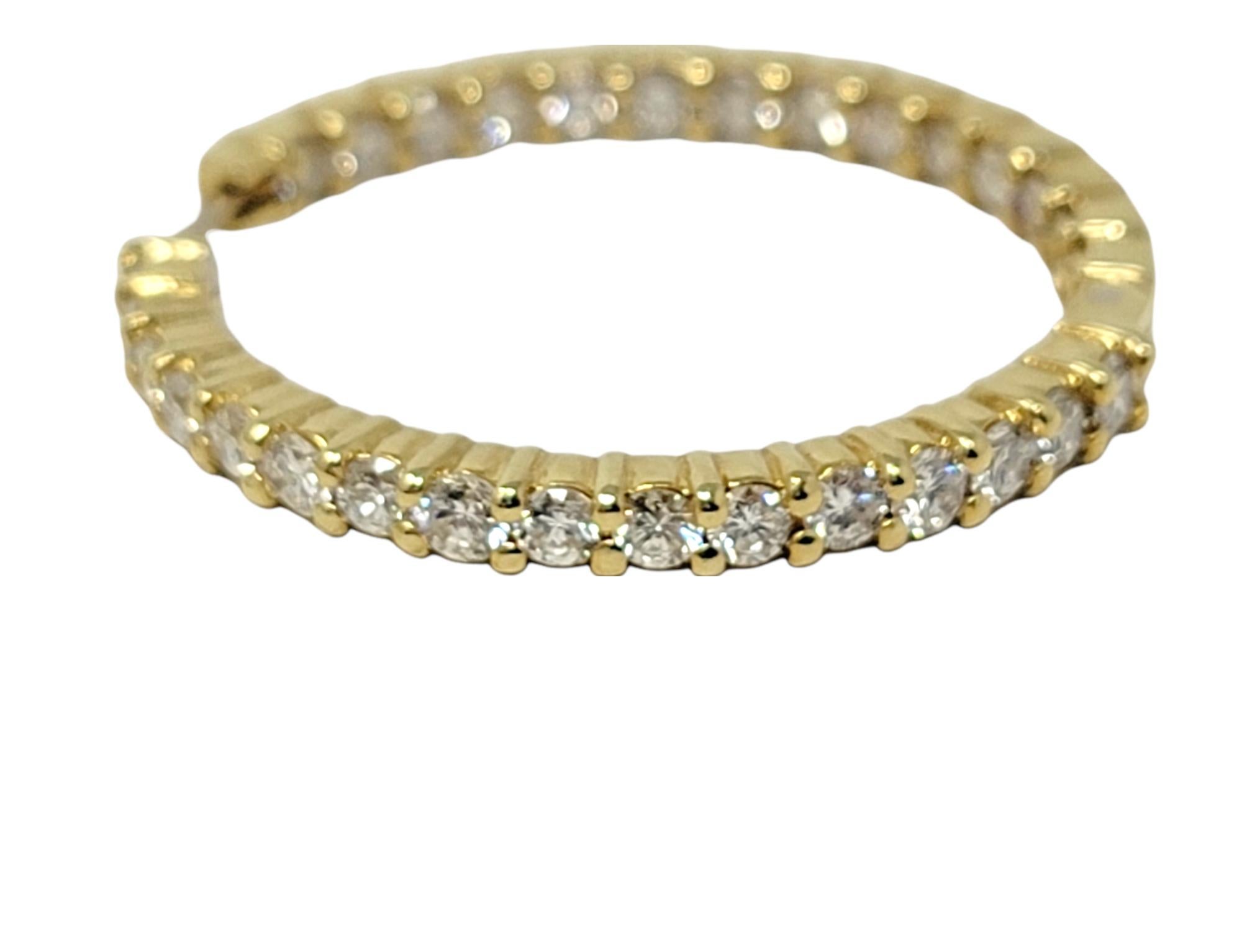 2,88 Karat runder Brillant-Diamant Inside-Out Scharnier-Ohrringe aus 18 Karat Gold im Angebot 1