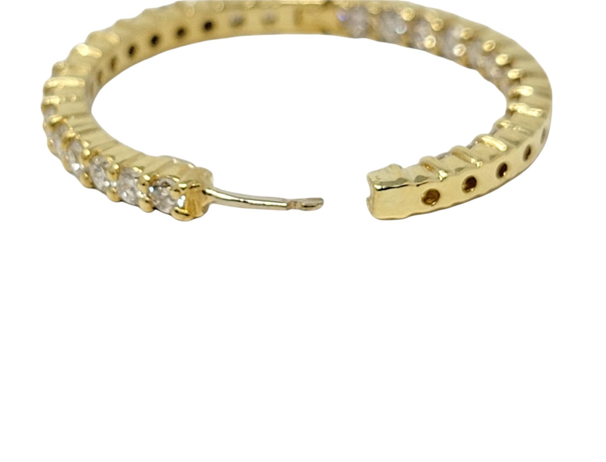 2,88 Karat runder Brillant-Diamant Inside-Out Scharnier-Ohrringe aus 18 Karat Gold im Angebot 3
