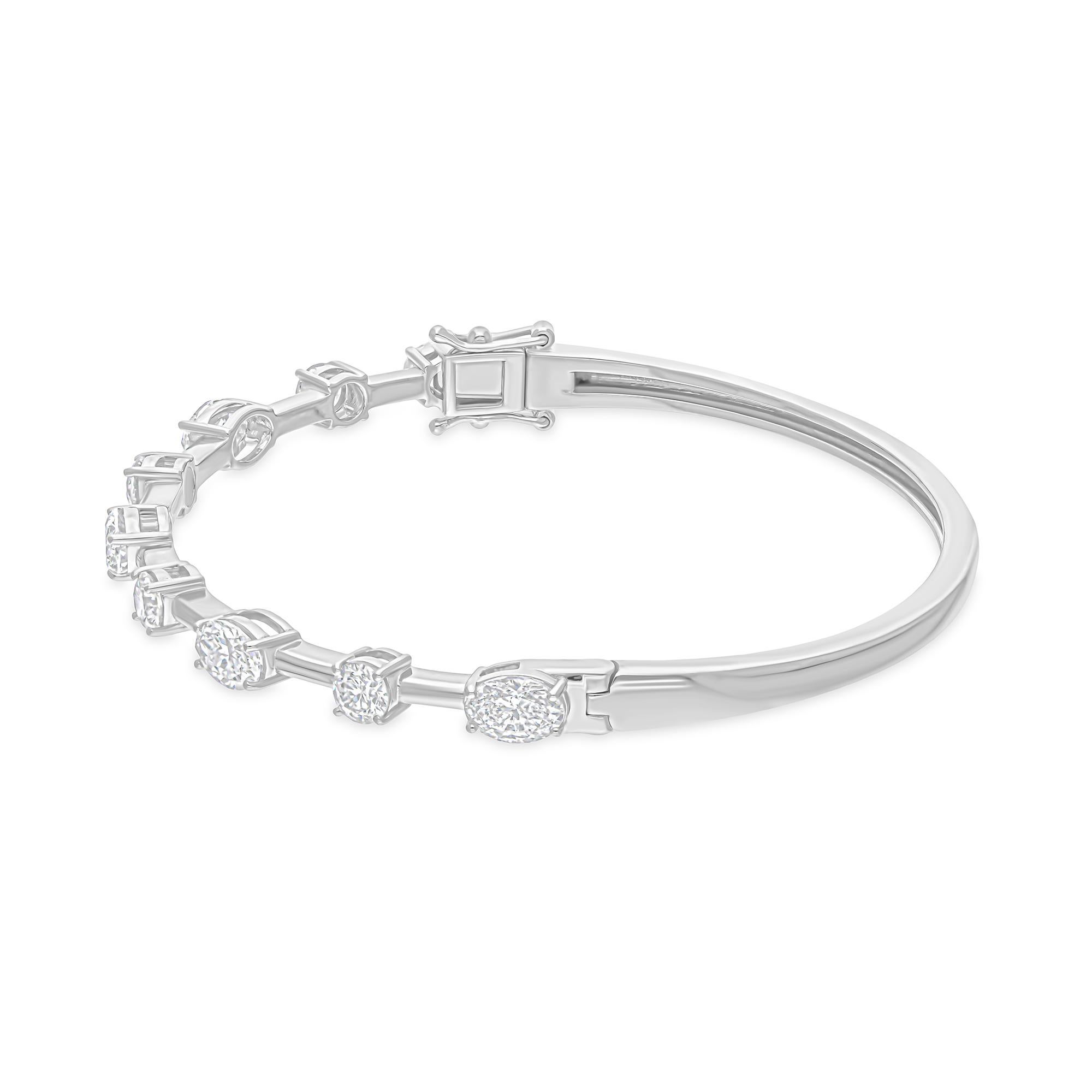 Modern 2.88 Carat SI/HI Multi Shape Diamond Sleek Bracelet 14 Karat White Gold Jewelry For Sale