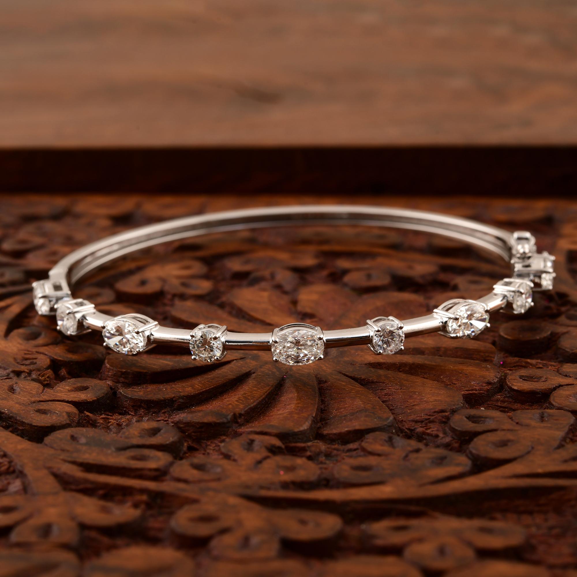 Women's 2.88 Carat SI/HI Multi Shape Diamond Sleek Bracelet 18 Karat White Gold Jewelry For Sale
