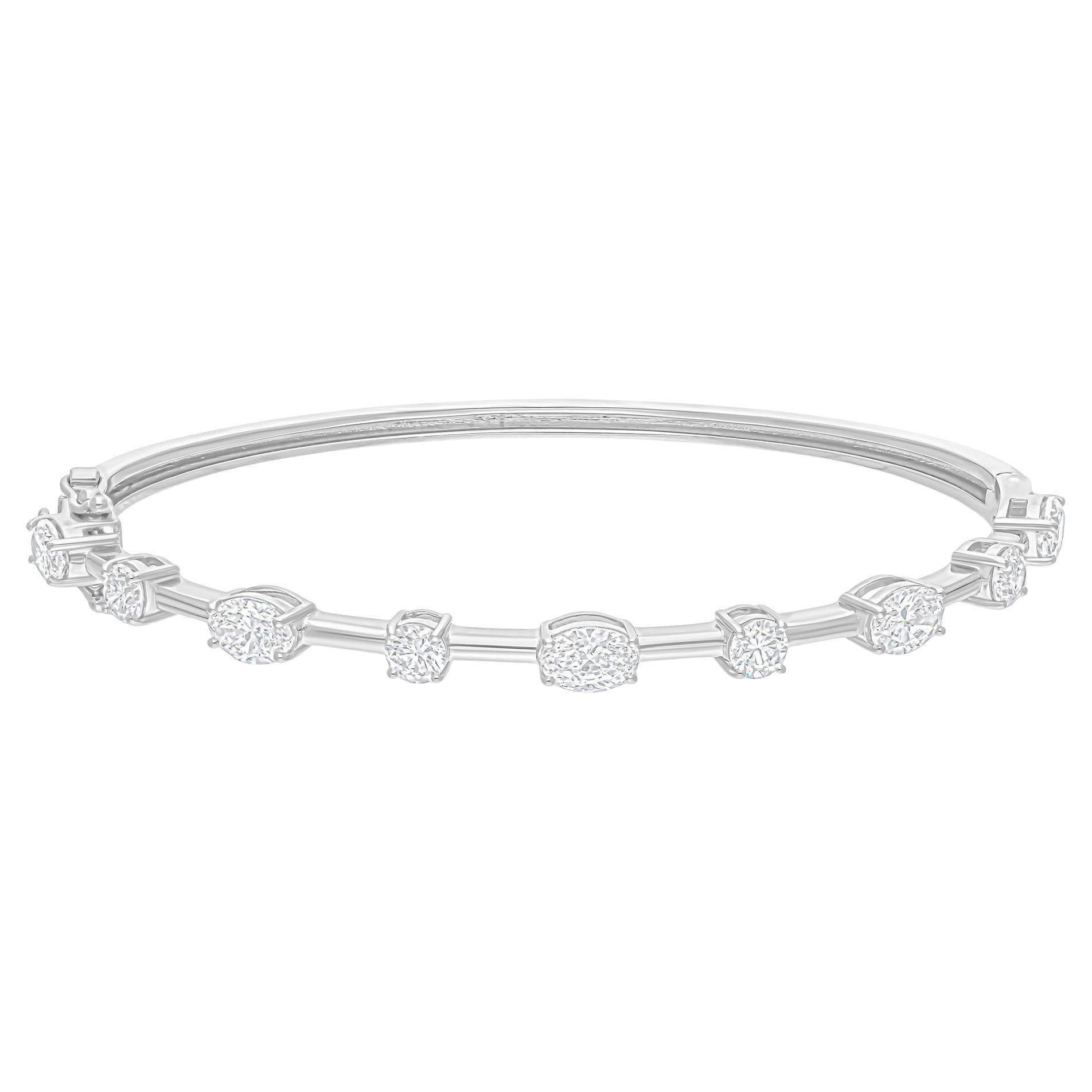2.88 Carat SI/HI Multi Shape Diamond Sleek Bracelet 18 Karat White Gold Jewelry For Sale