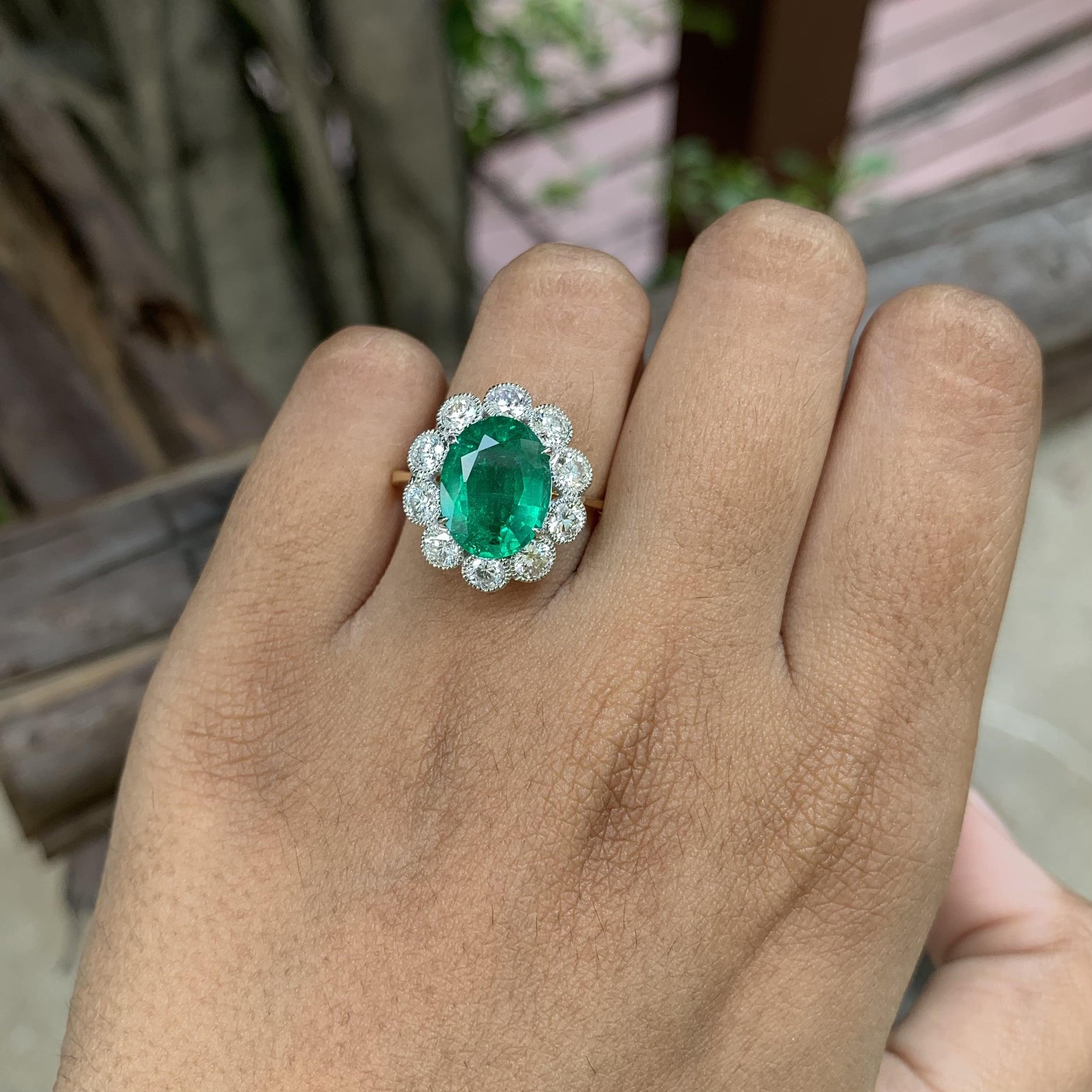 2.88 Carat Vivid Green Emerald Ring in 18K Yellow Gold 2