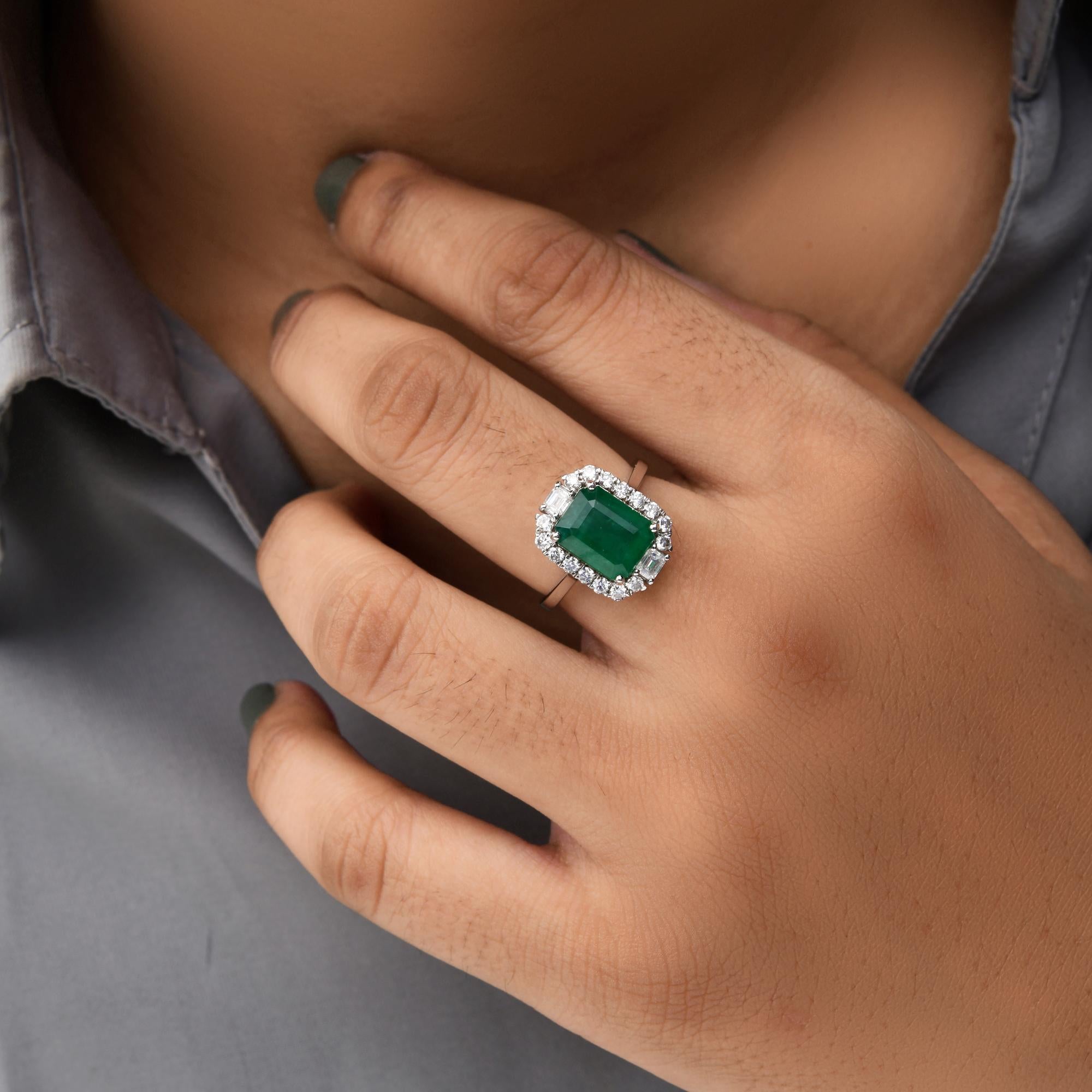 2.88 Carat Zambian Emerald Ring 0.65 Carat SI/H Diamond 14K White Gold Jewelry In New Condition For Sale In Diera, Dubai