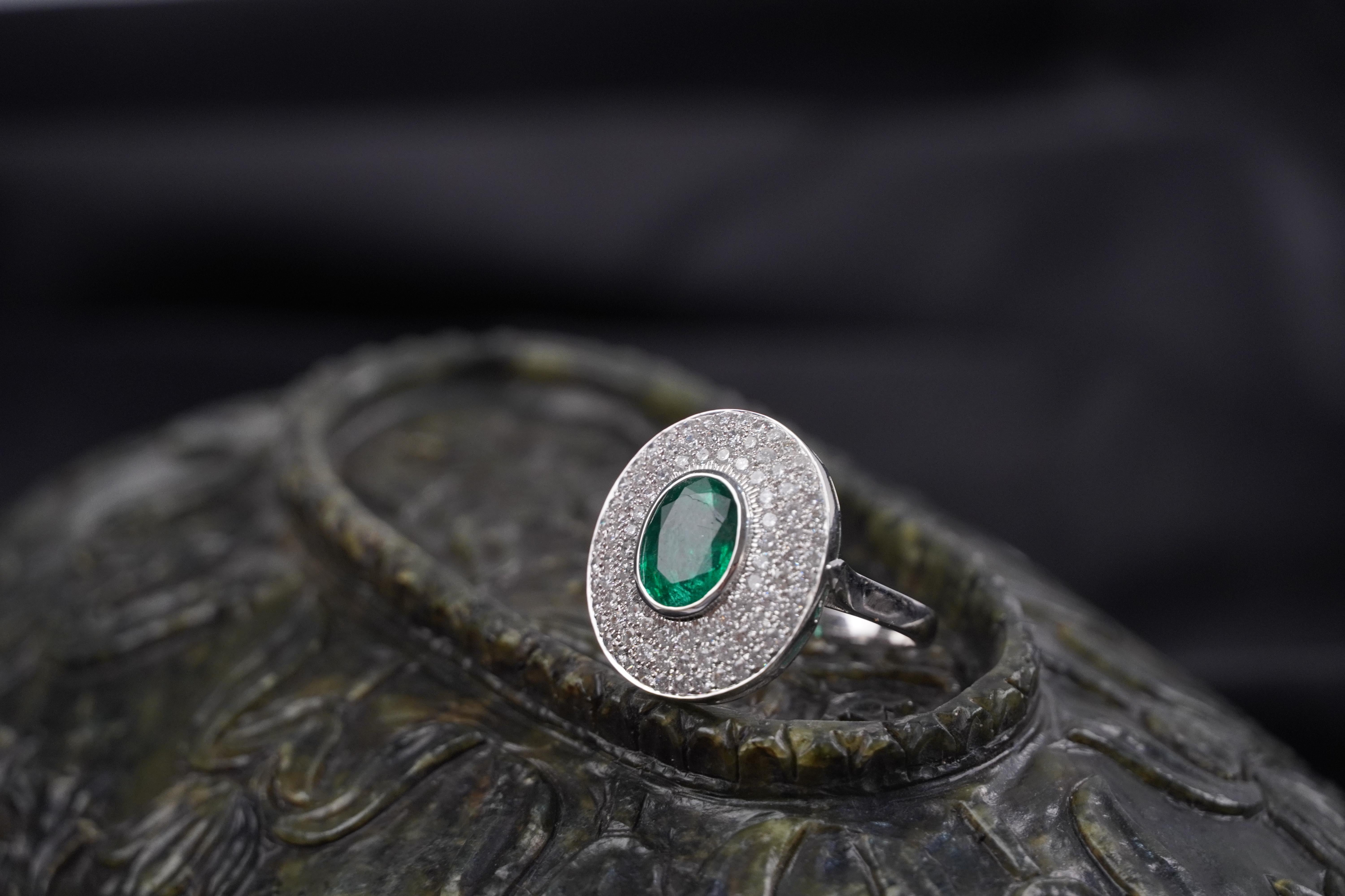 2.88 Carats Oval Emerald and Diamond Cocktail Ring in 18K White Gold 3