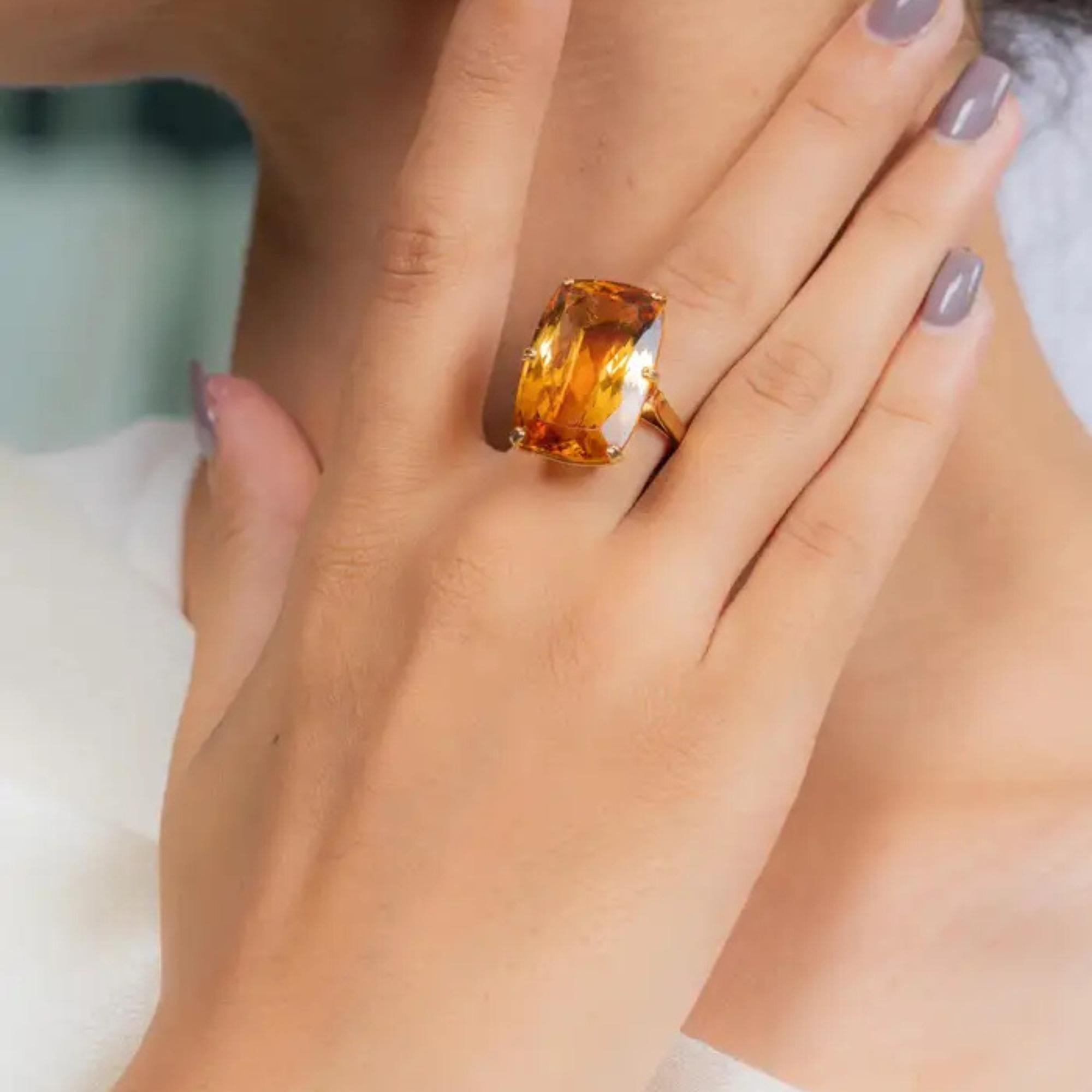 En vente :  28.8 Ct Citrine taille coussin Bague cocktail en or jaune 18K 8