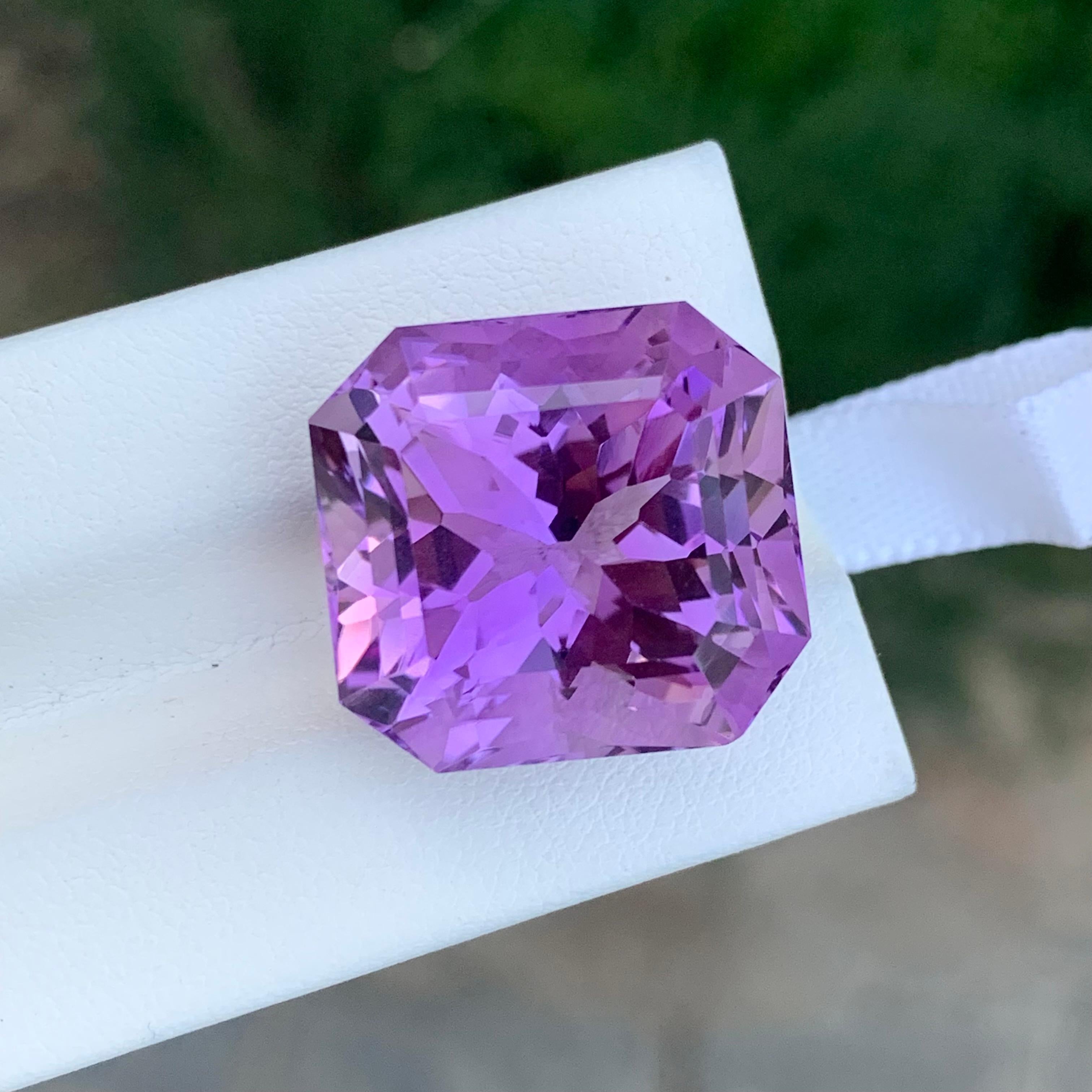 Piedra: Amatista

Peso : 28.80 Quilates
Dimensión: 18,5 x 17,5 x 14 Mm
Origen: Brasil
Forma: Esmeralda
Color: morado
Tratamiento: No
Certificado: A petición del cliente

La amatista, una impresionante variedad violeta del cuarzo, es conocida no sólo