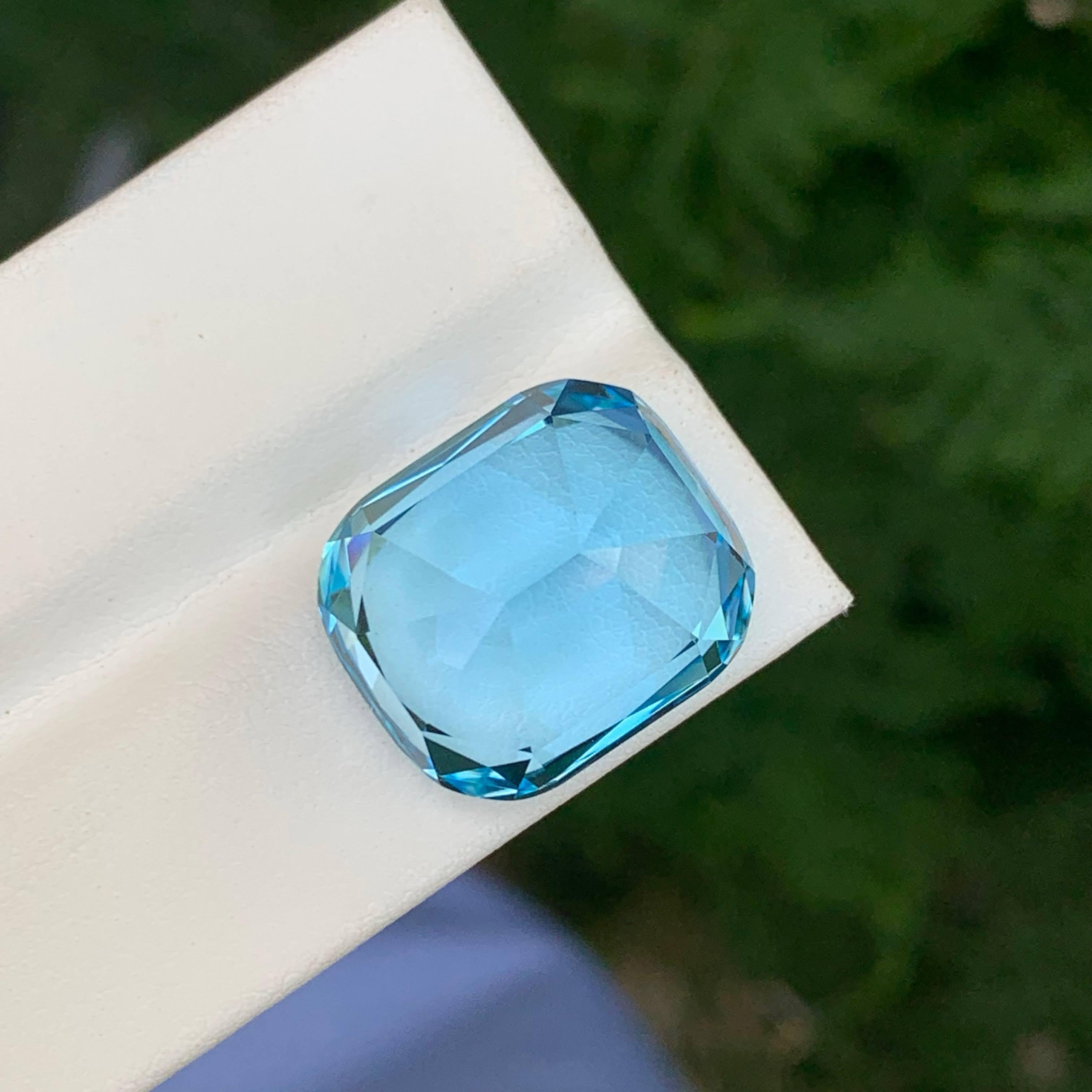 28,80 Karat Natürlicher Loser Himmelblauer Topas Stein Kissenschliff Afrikanischer Edelstein im Zustand „Neu“ im Angebot in Bangkok, TH