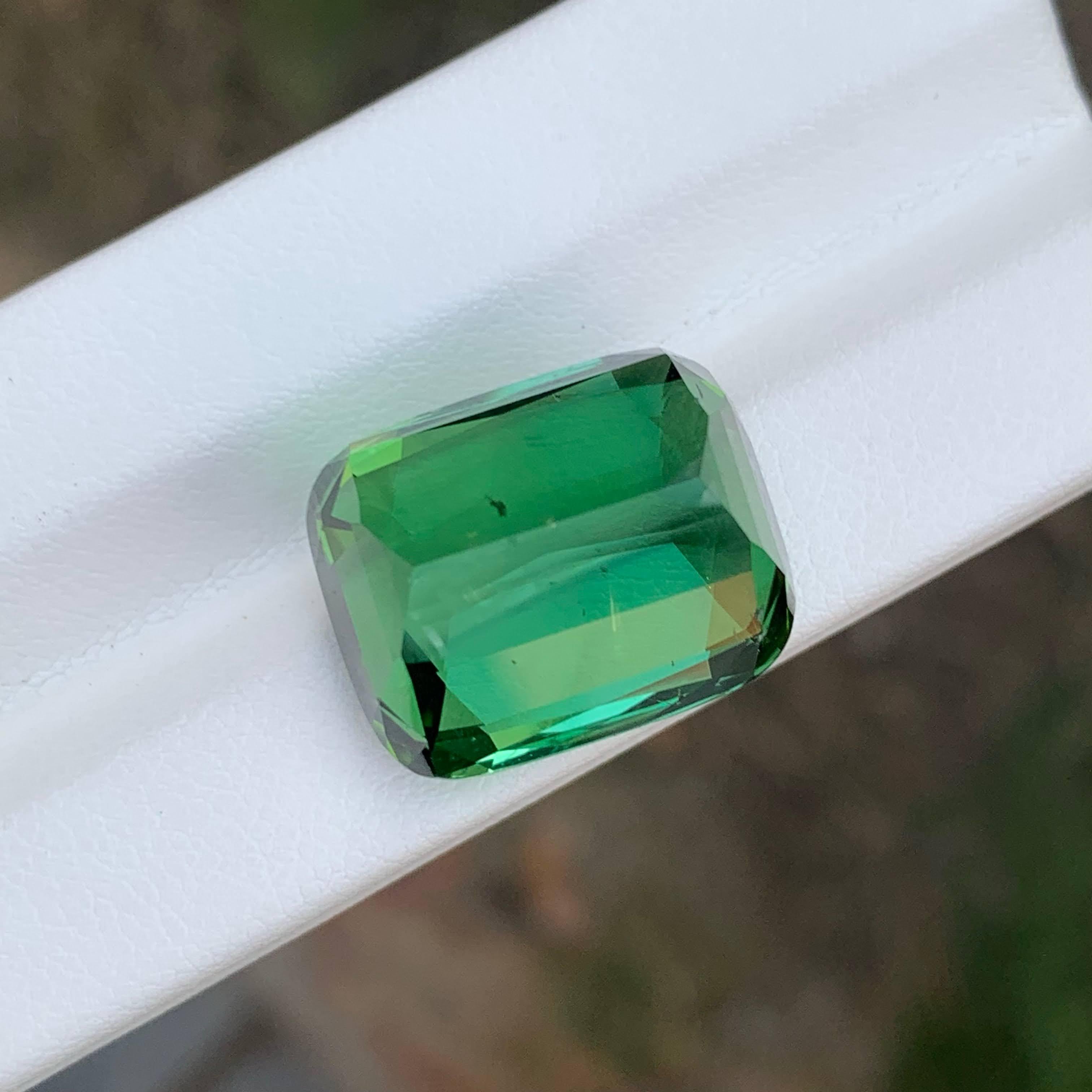 28.80 Karat Grüner Turmalin Stein Cushion Cut Natürlicher Afghanischer Edelstein (Moderne) im Angebot