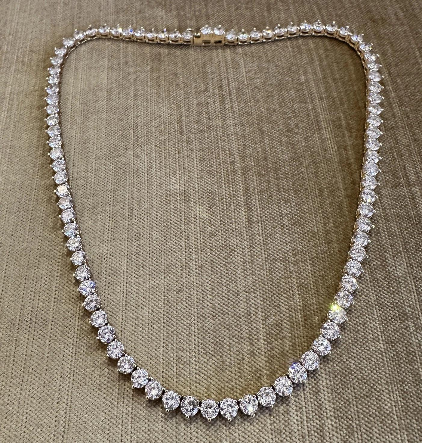 28.80 carats Diamant Naturel Collier Tennis en or jaune 18k 16.5 pouces en vente 3