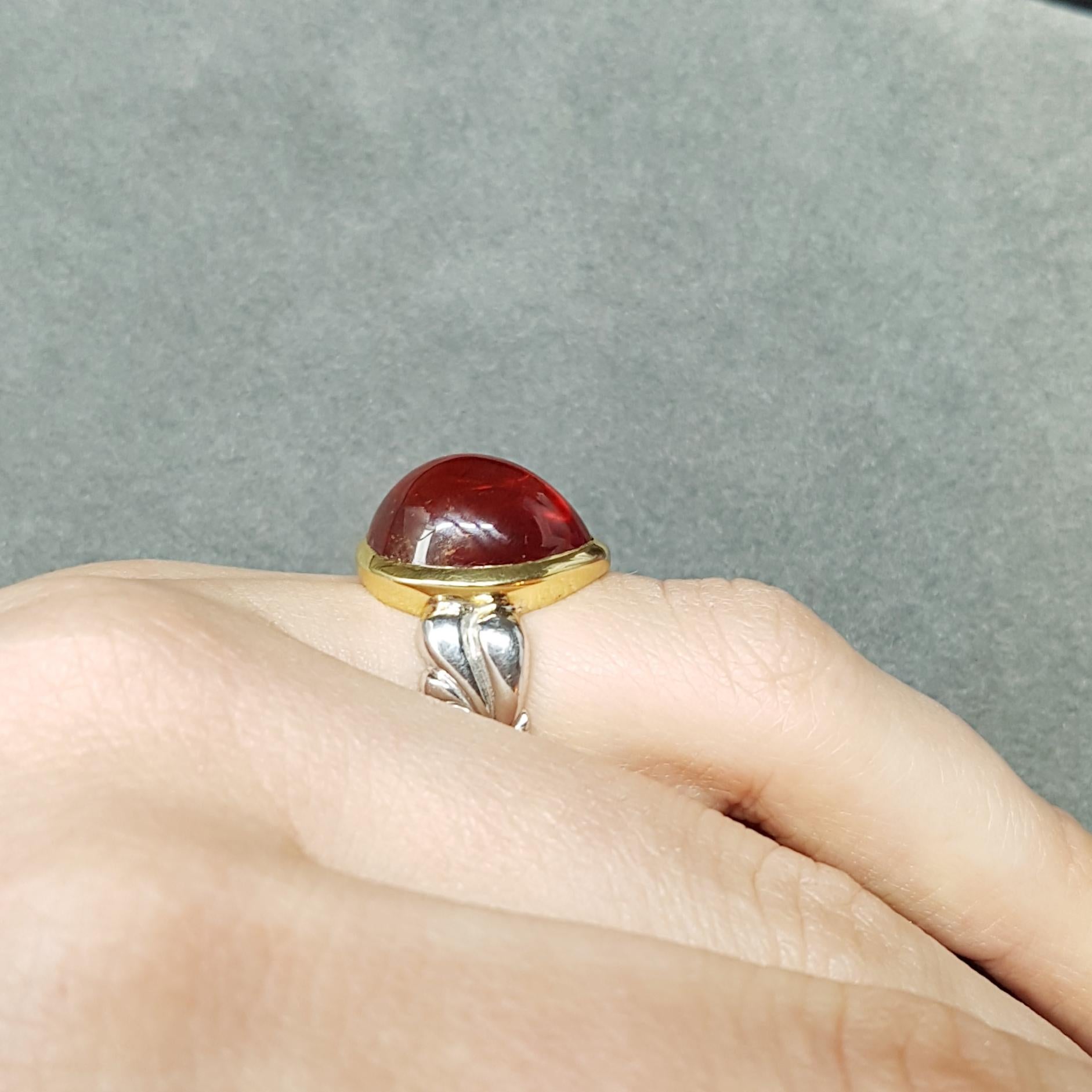 28.87ct Cabochon Spessartite Garnet Dress Ring 18k White & Yellow Gold  In New Condition For Sale In London, GB